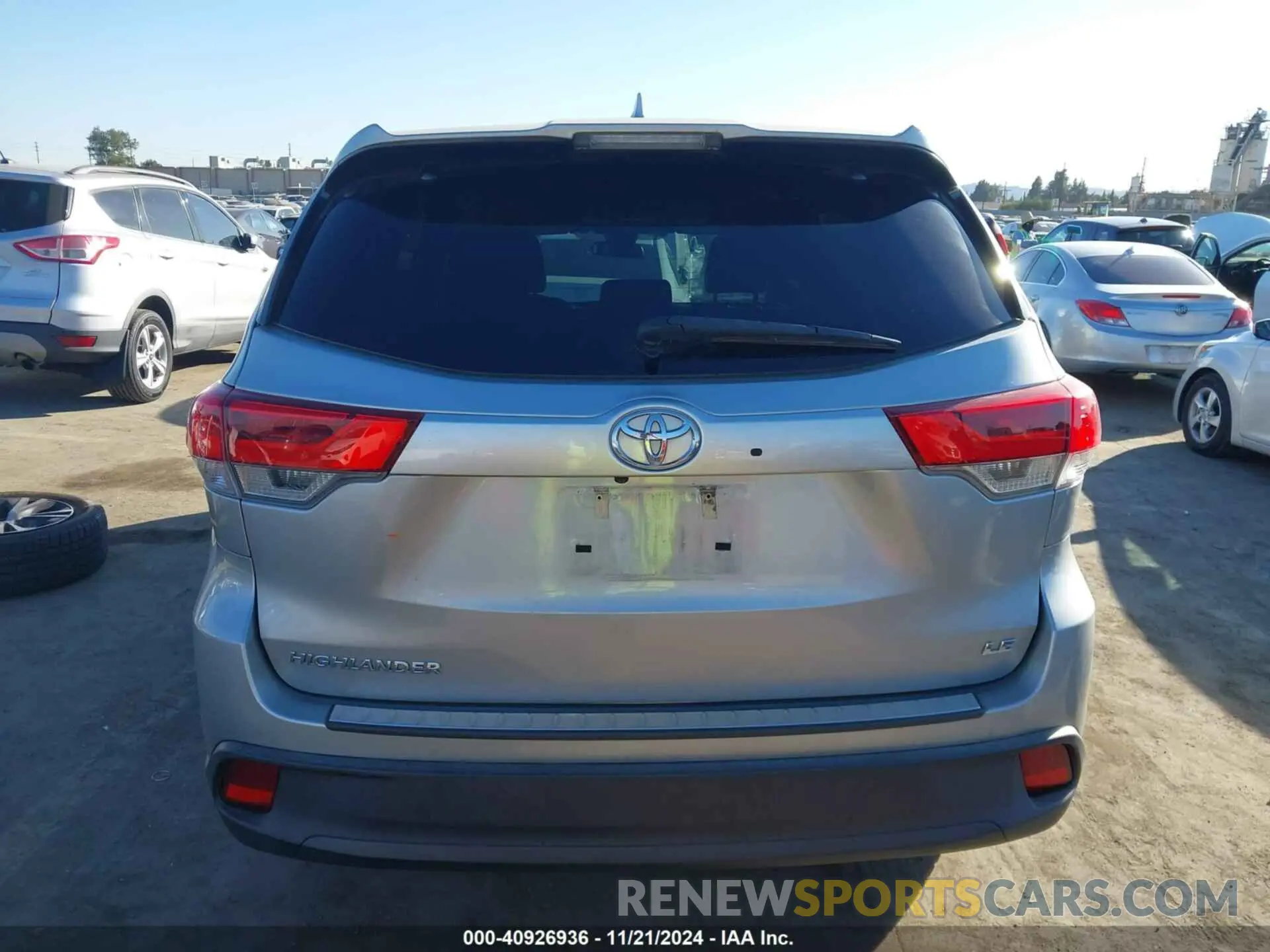 17 fotografías del automóvil dañado 5TDZZRFH9KS290026 TOYOTA HIGHLANDER 2019