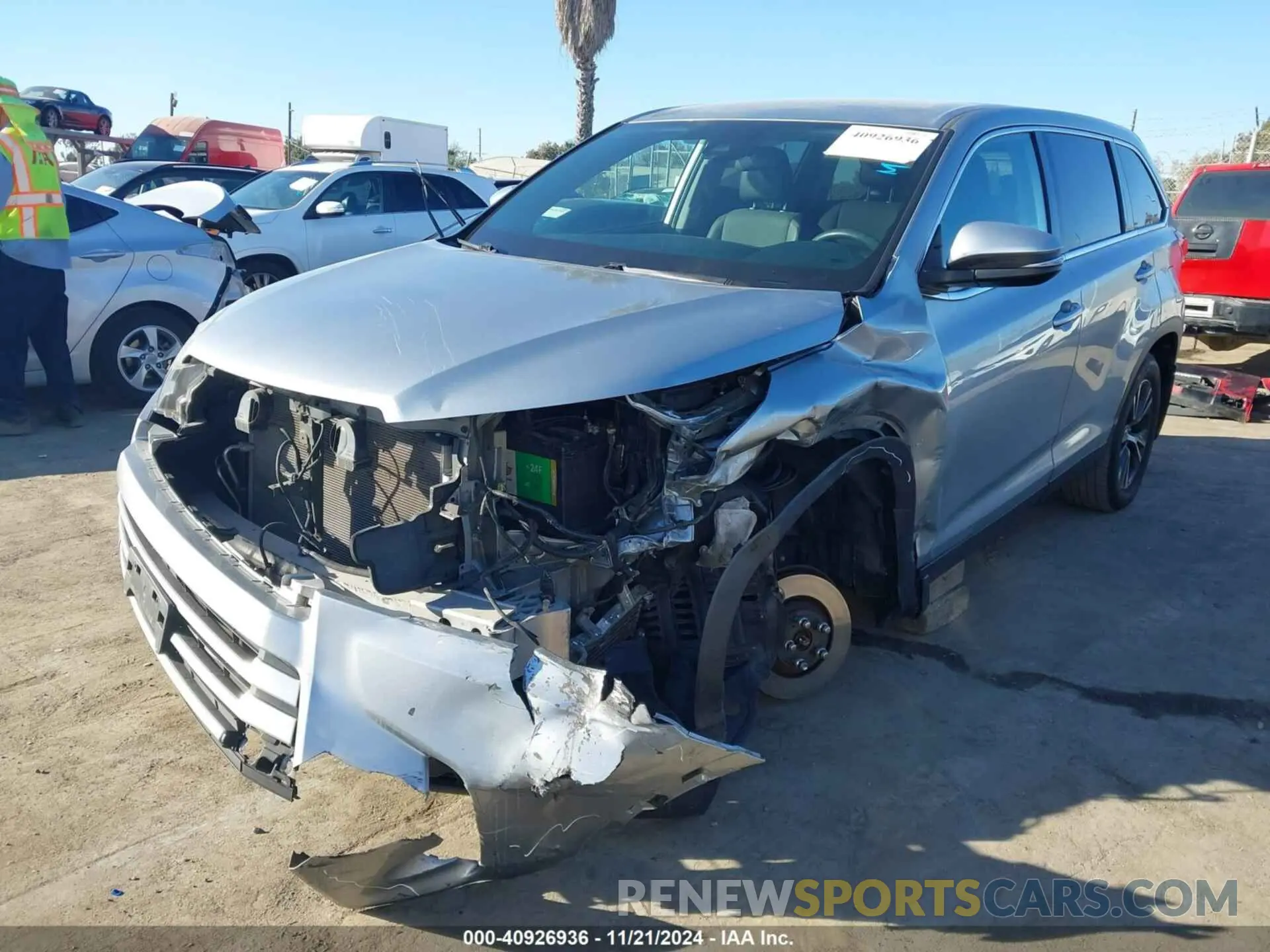 2 fotografías del automóvil dañado 5TDZZRFH9KS290026 TOYOTA HIGHLANDER 2019