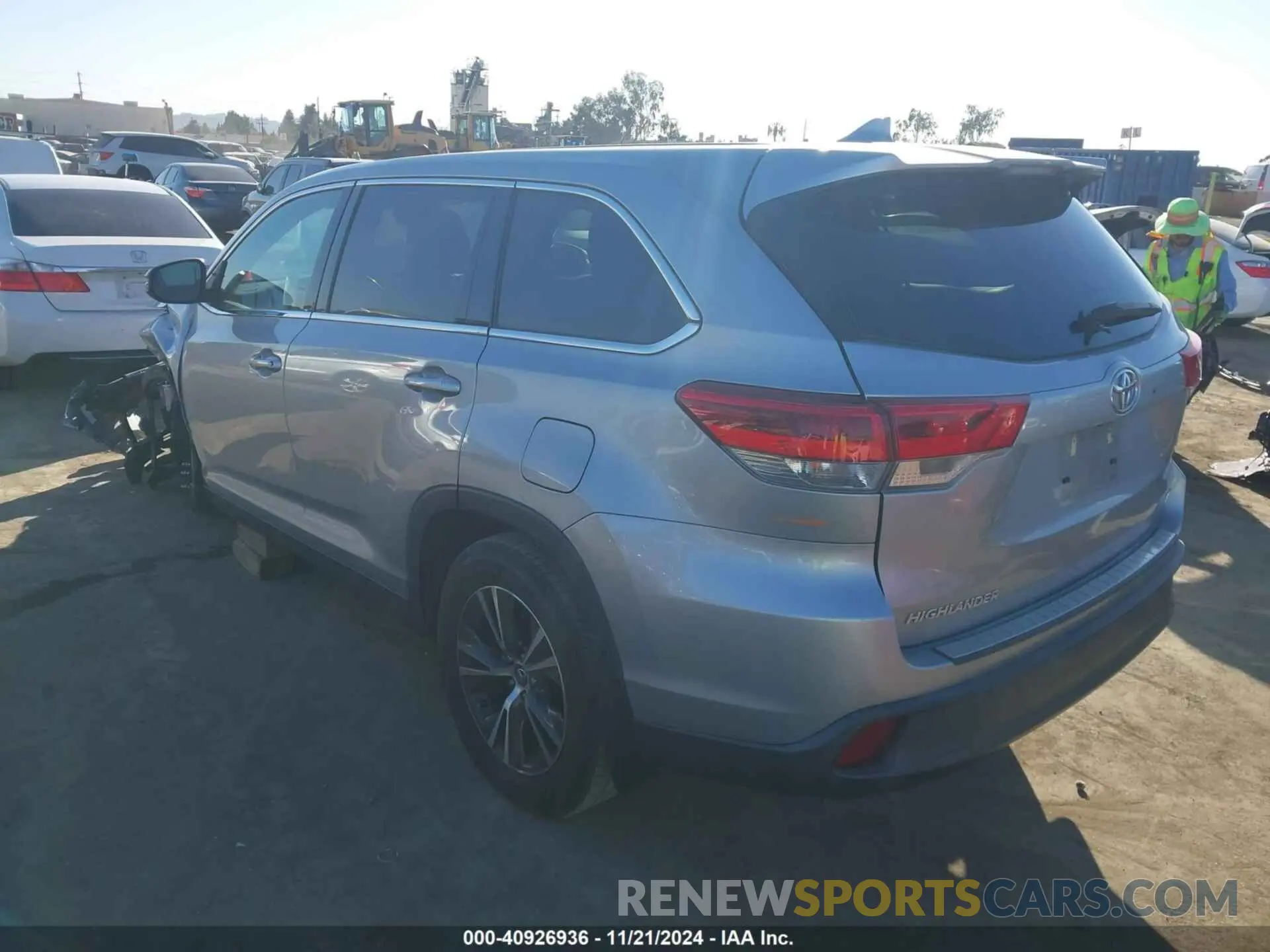 3 fotografías del automóvil dañado 5TDZZRFH9KS290026 TOYOTA HIGHLANDER 2019