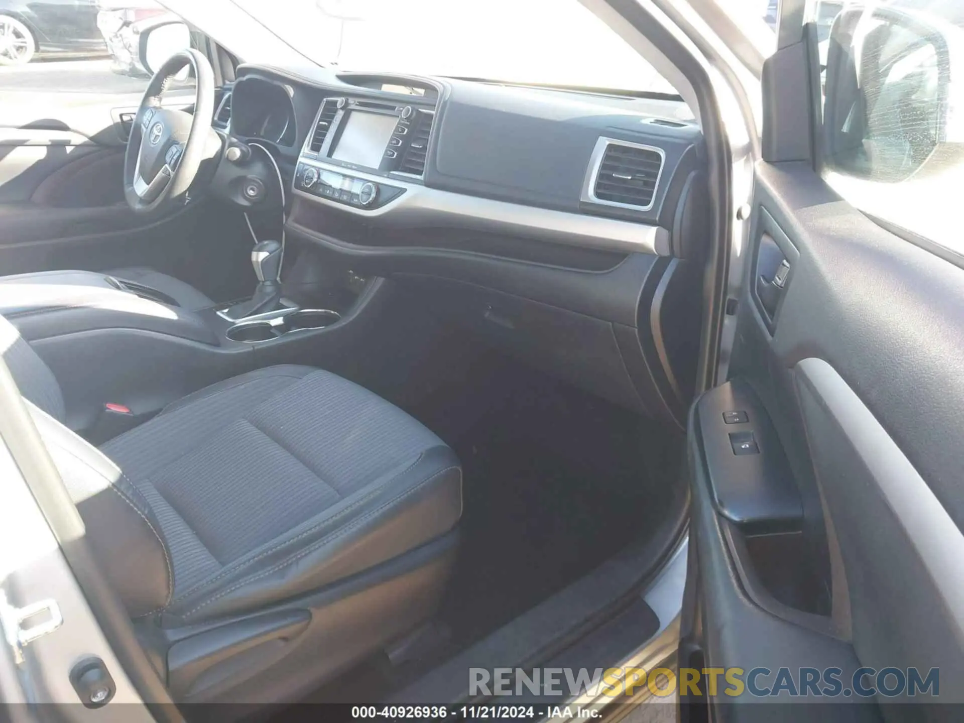 5 fotografías del automóvil dañado 5TDZZRFH9KS290026 TOYOTA HIGHLANDER 2019