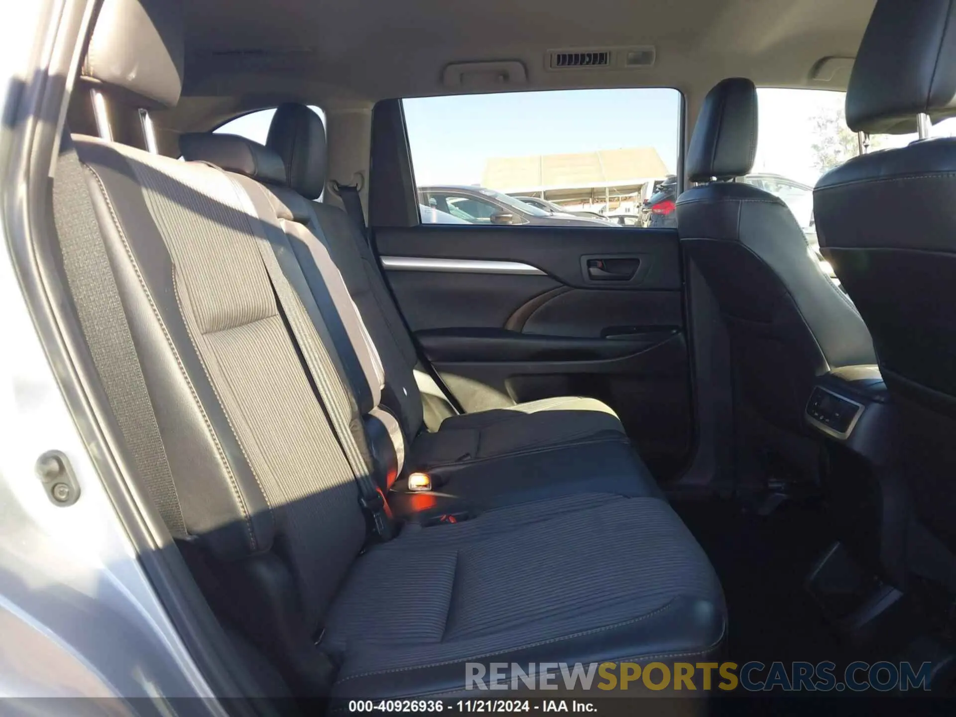 8 fotografías del automóvil dañado 5TDZZRFH9KS290026 TOYOTA HIGHLANDER 2019