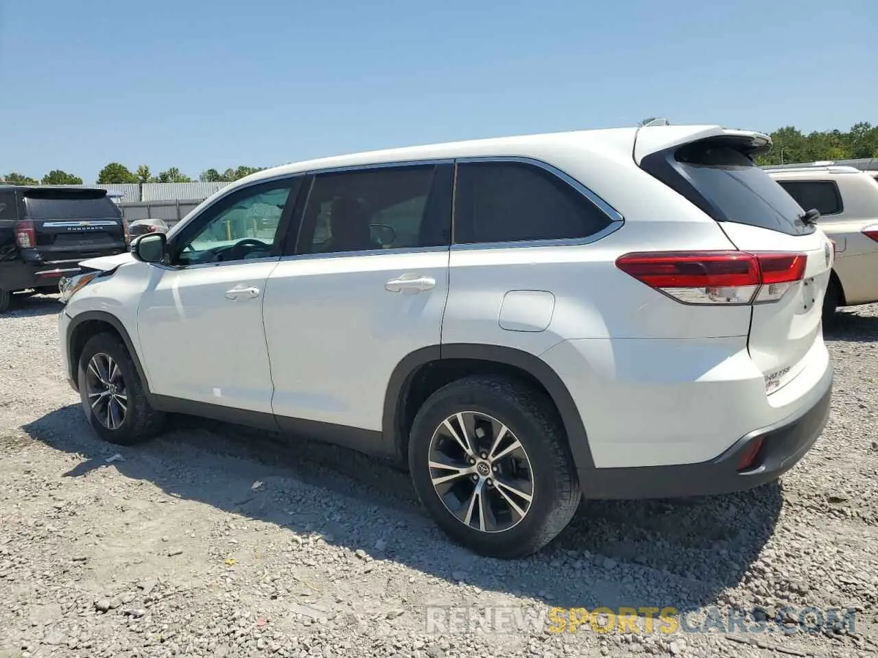 2 fotografías del automóvil dañado 5TDZZRFH9KS301705 TOYOTA HIGHLANDER 2019