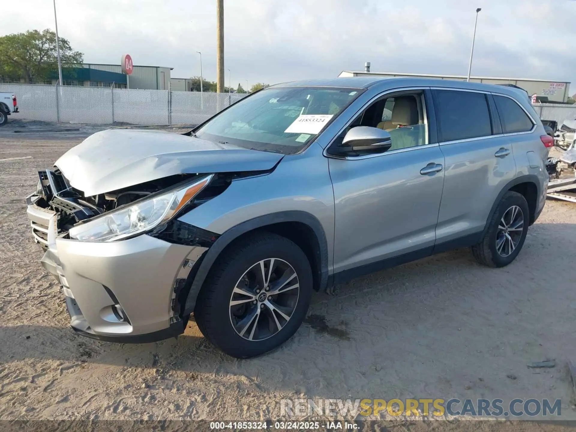 2 fotografías del automóvil dañado 5TDZZRFH9KS345333 TOYOTA HIGHLANDER 2019