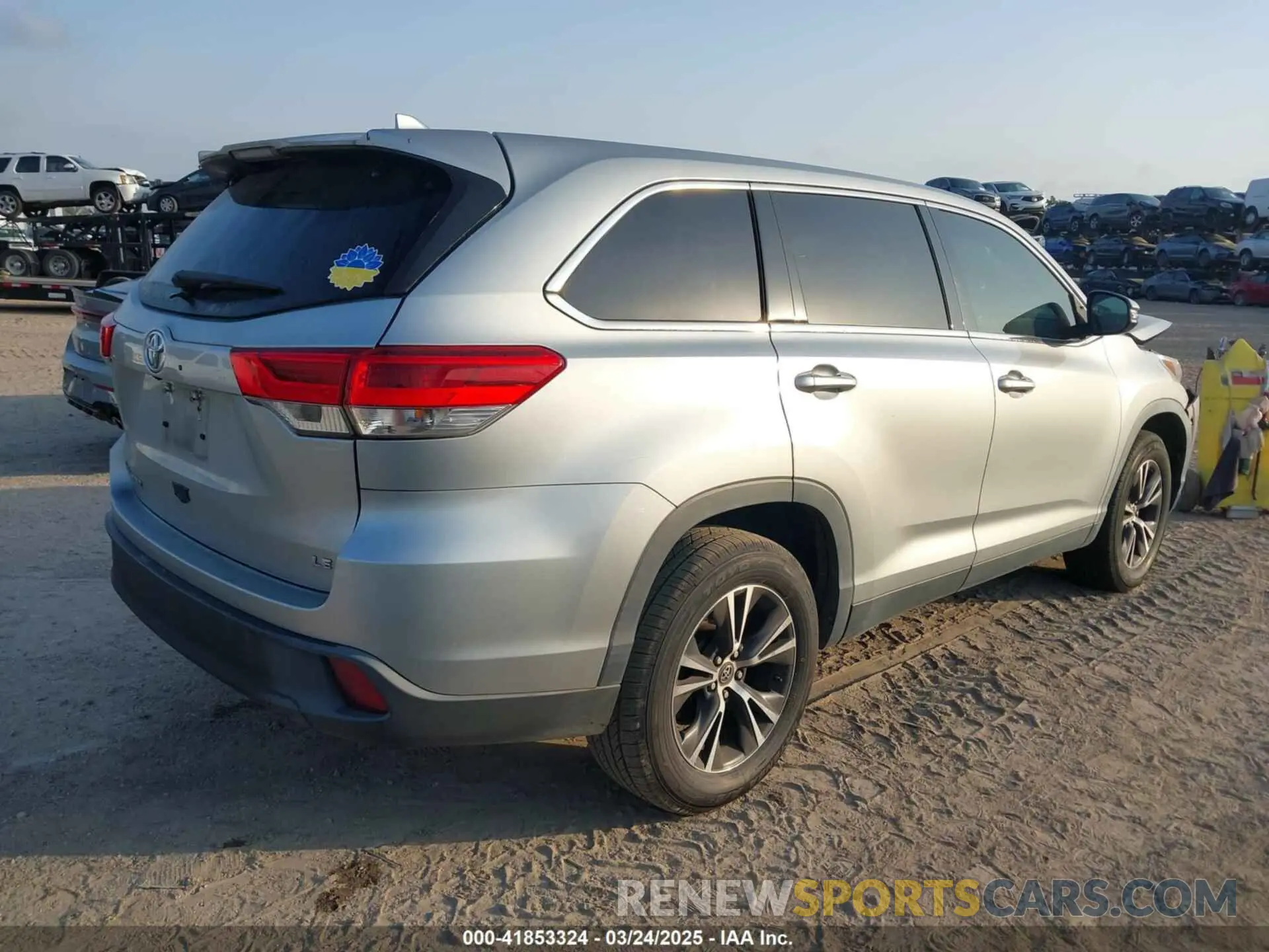 4 fotografías del automóvil dañado 5TDZZRFH9KS345333 TOYOTA HIGHLANDER 2019