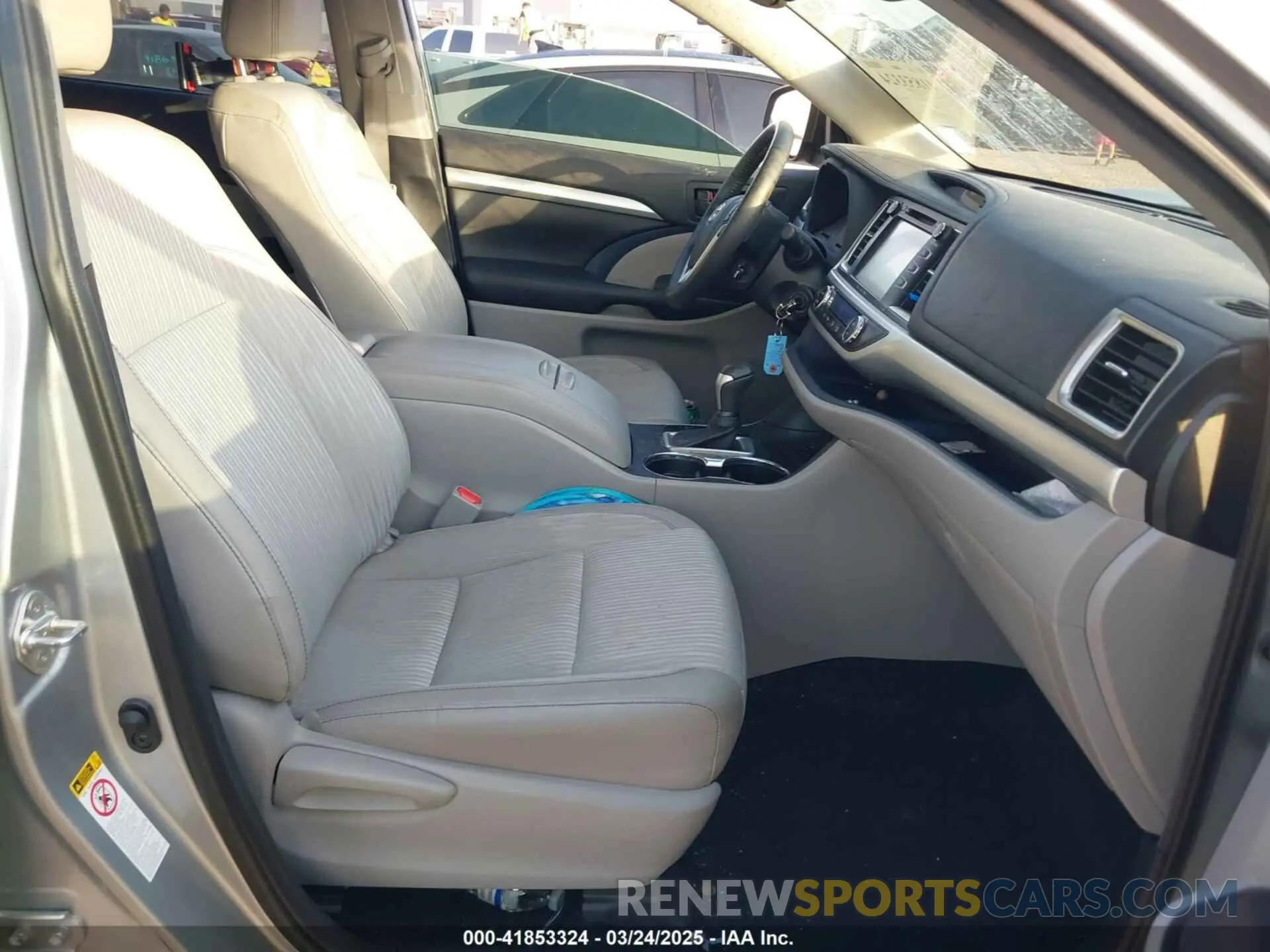 5 fotografías del automóvil dañado 5TDZZRFH9KS345333 TOYOTA HIGHLANDER 2019