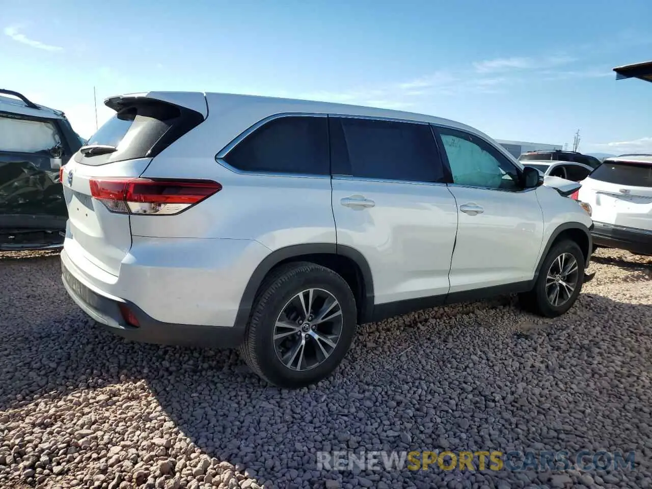 3 fotografías del automóvil dañado 5TDZZRFHXKS303690 TOYOTA HIGHLANDER 2019