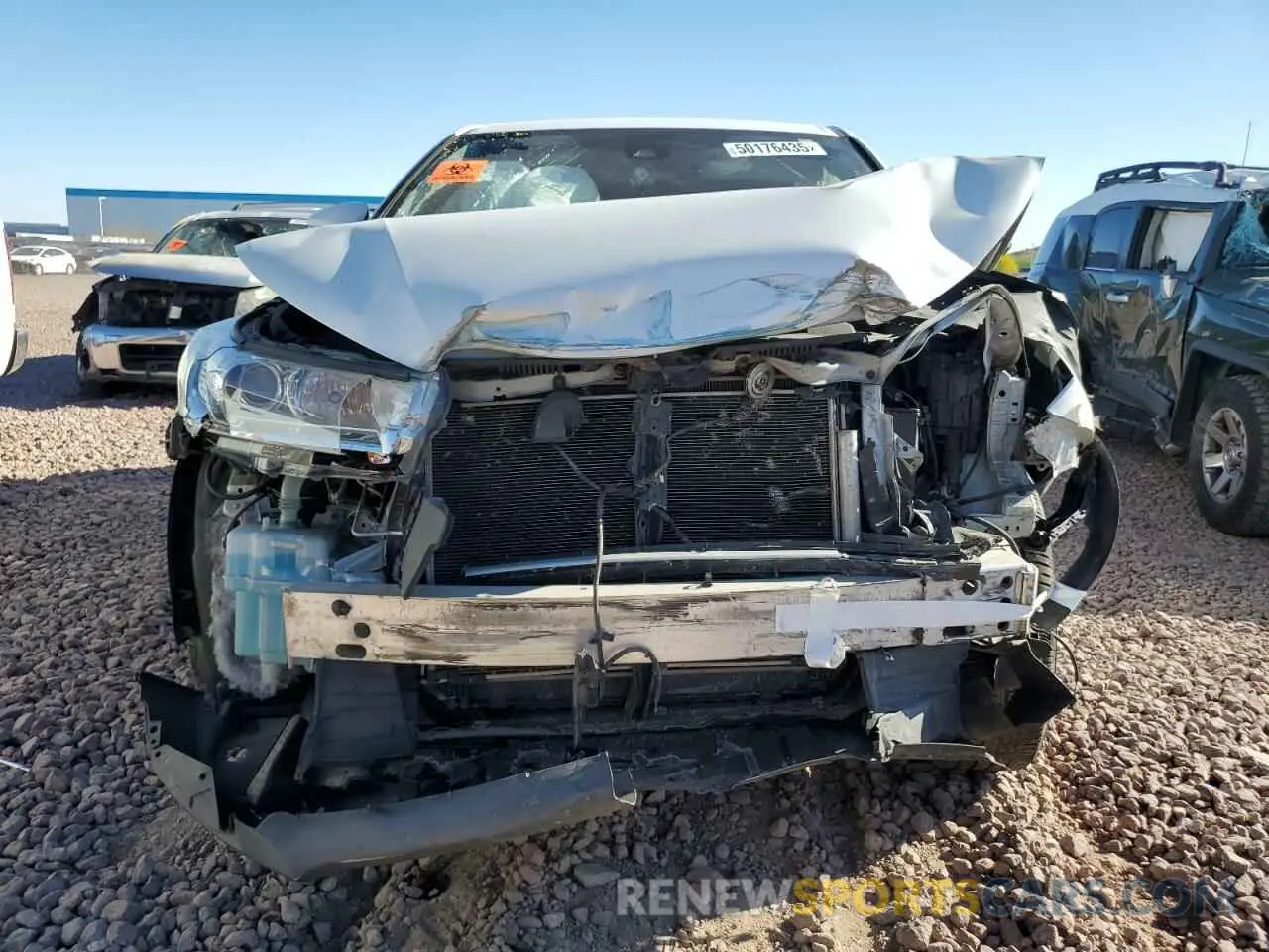 5 fotografías del automóvil dañado 5TDZZRFHXKS303690 TOYOTA HIGHLANDER 2019