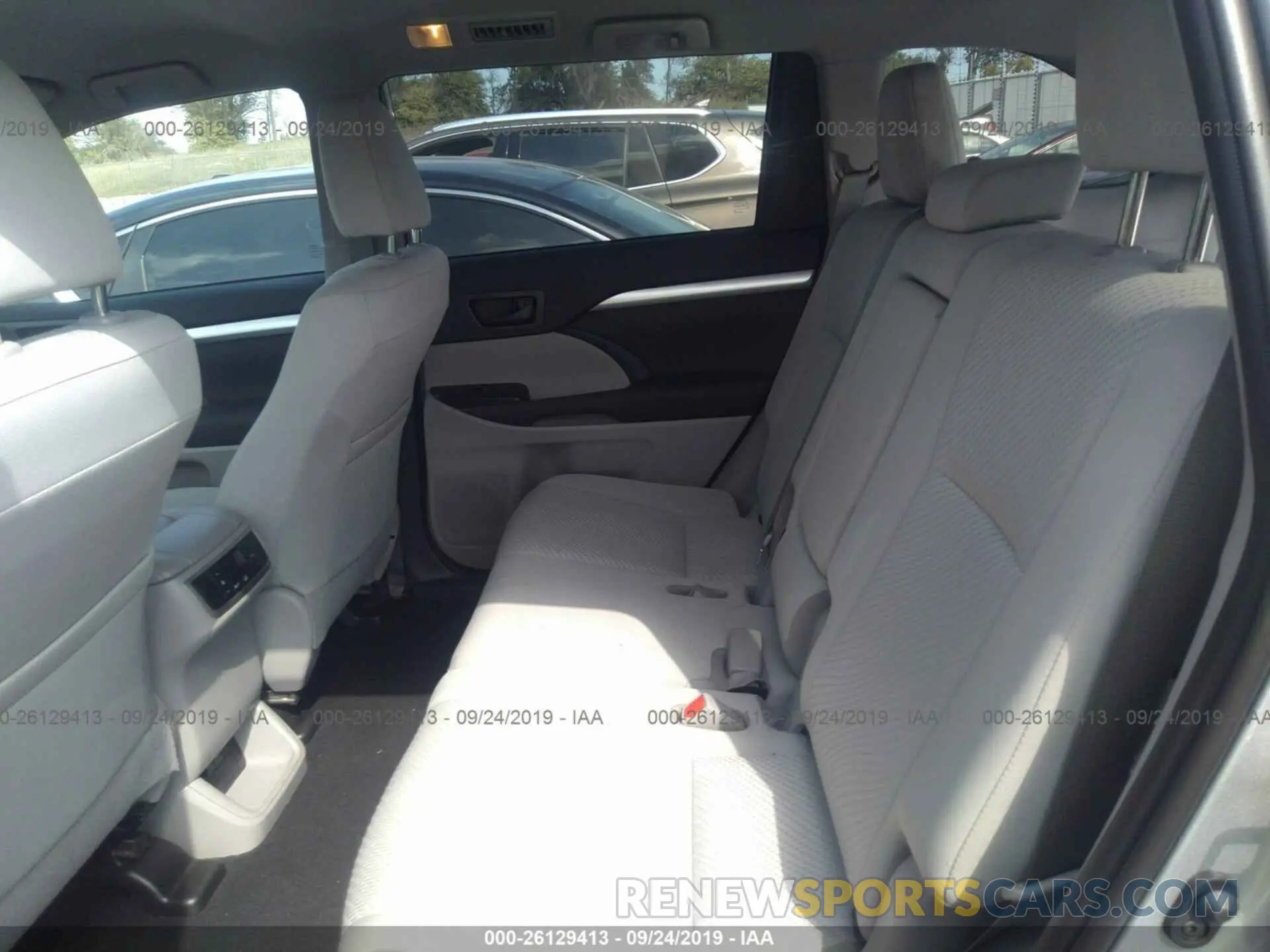 8 fotografías del automóvil dañado 5TDZZRFHXKS309828 TOYOTA HIGHLANDER 2019