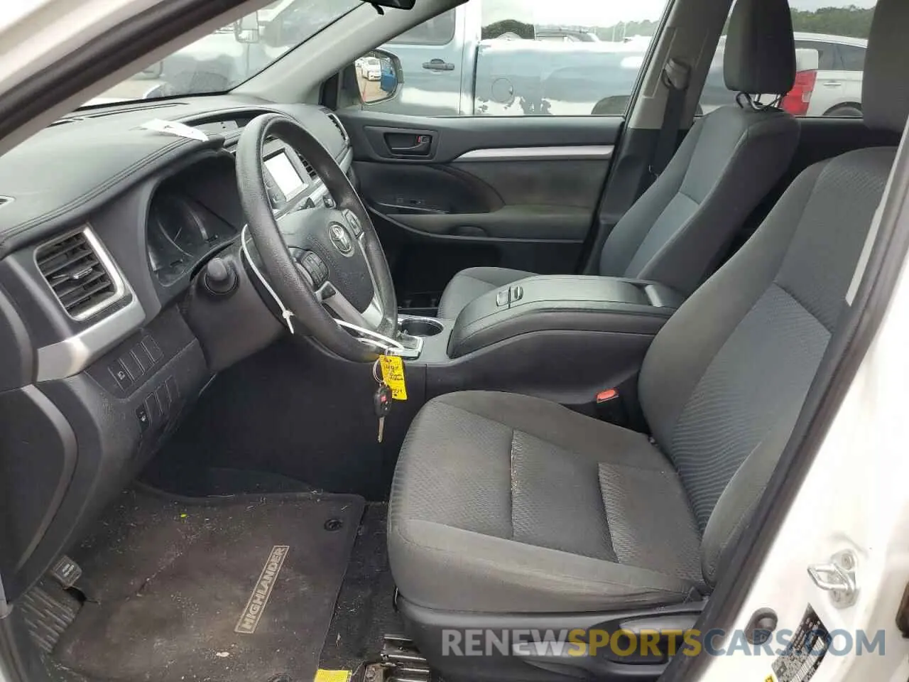 7 fotografías del automóvil dañado 5TDZZRFHXKS340075 TOYOTA HIGHLANDER 2019