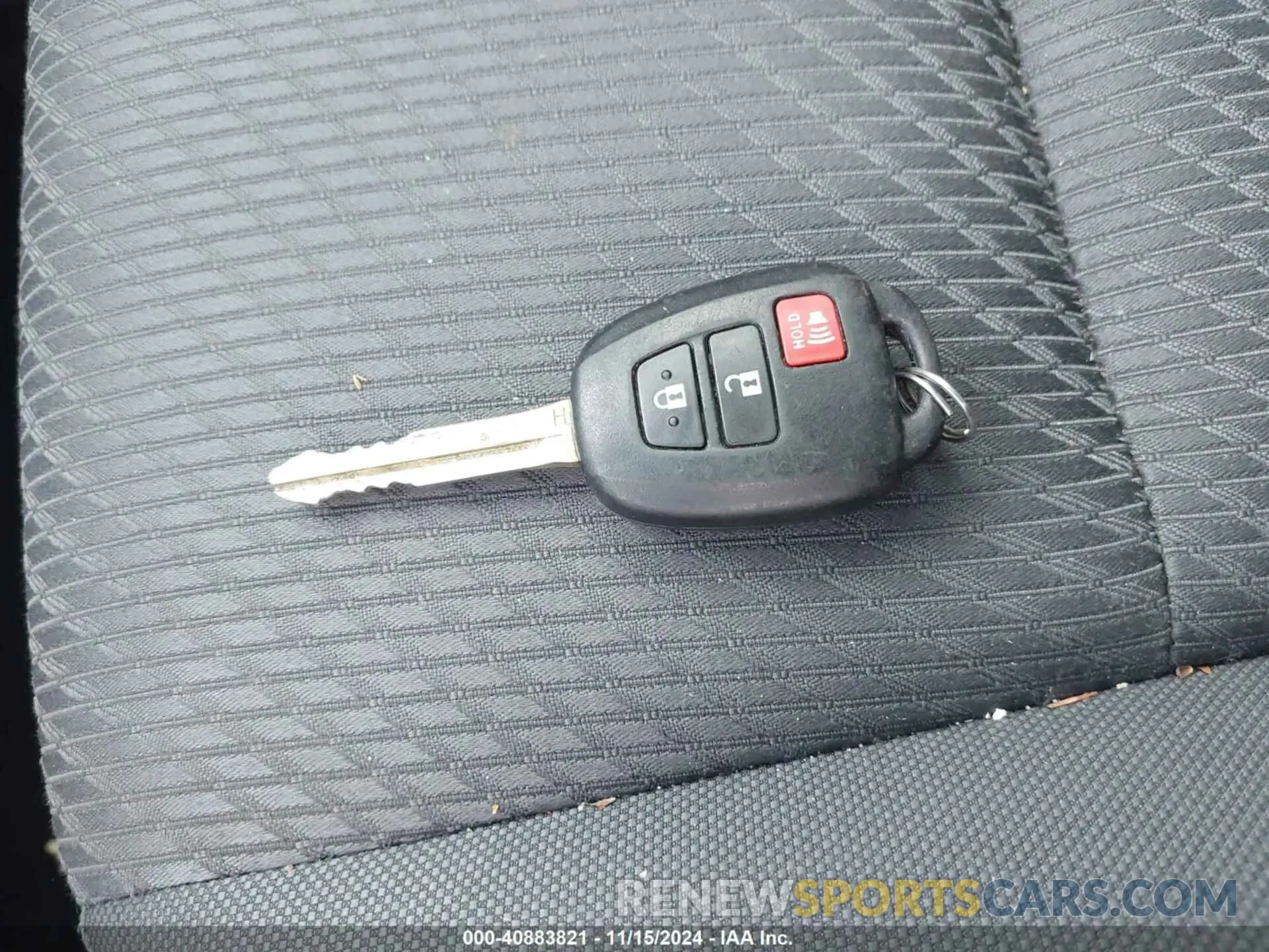 11 fotografías del automóvil dañado 5TDZZRFHXKS353425 TOYOTA HIGHLANDER 2019