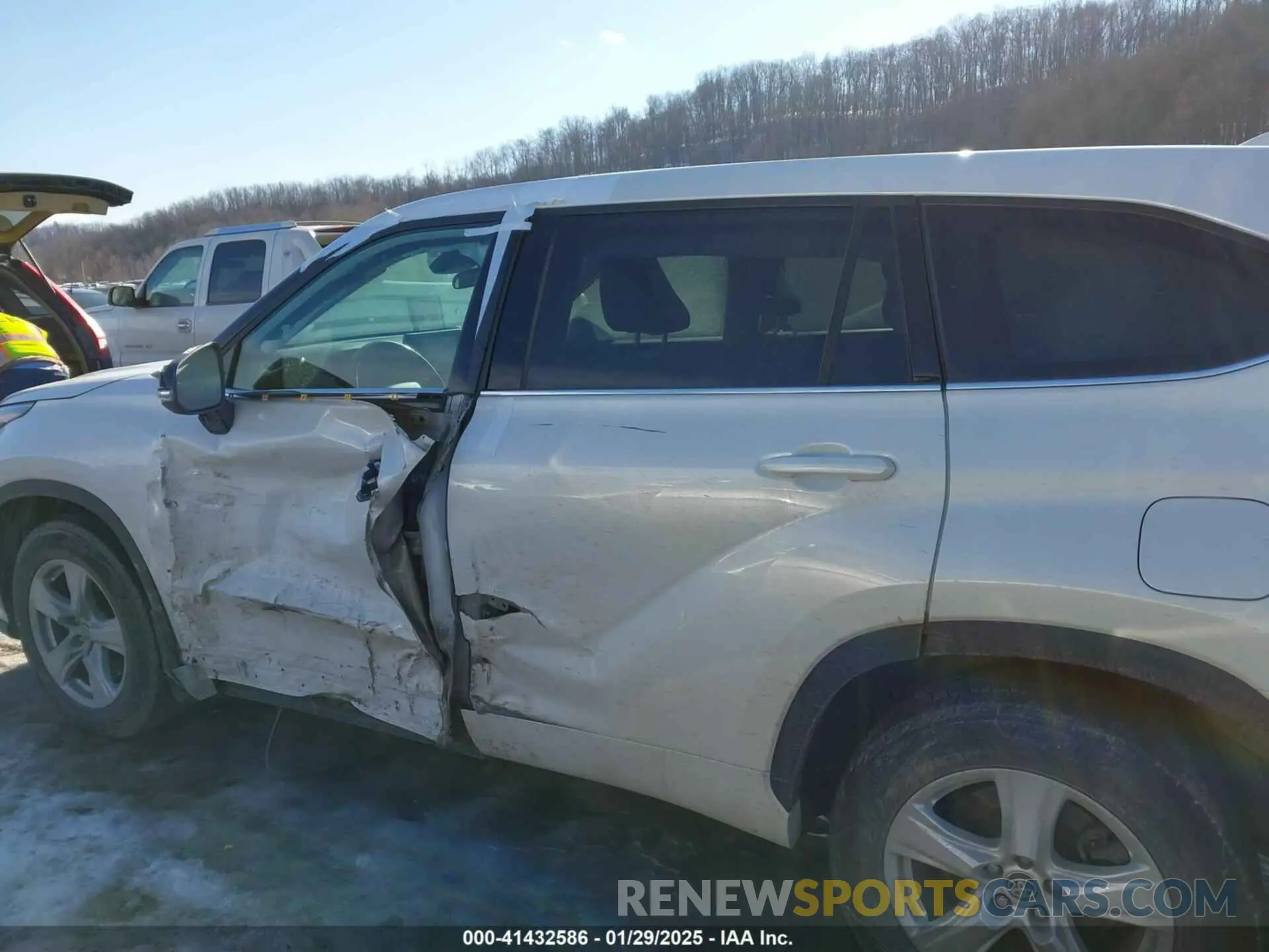 14 fotografías del automóvil dañado 5TDBZRBH5LS511758 TOYOTA HIGHLANDER 2020