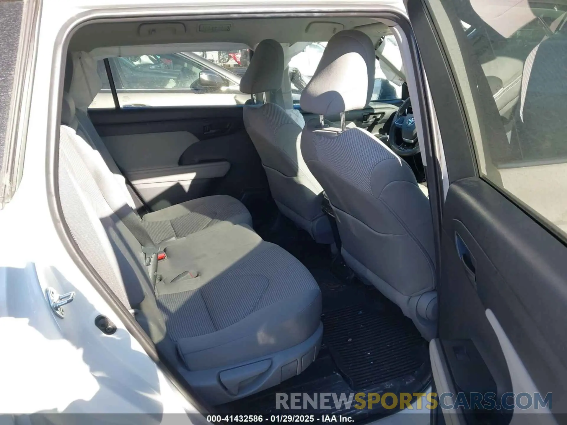 8 fotografías del automóvil dañado 5TDBZRBH5LS511758 TOYOTA HIGHLANDER 2020