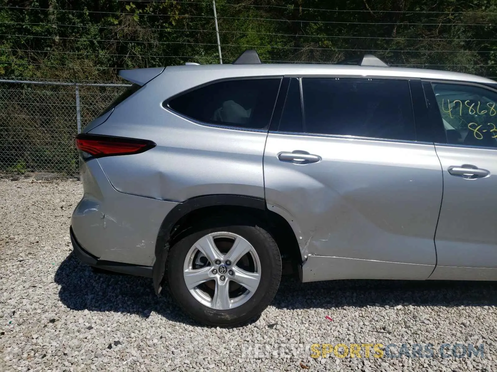 9 fotografías del automóvil dañado 5TDBZRBH9LS502240 TOYOTA HIGHLANDER 2020