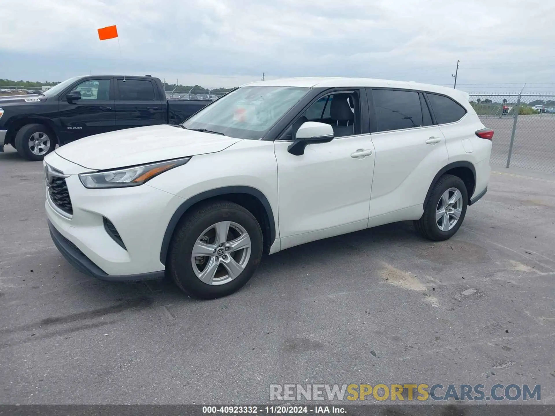2 fotografías del automóvil dañado 5TDCZRAH2LS502604 TOYOTA HIGHLANDER 2020