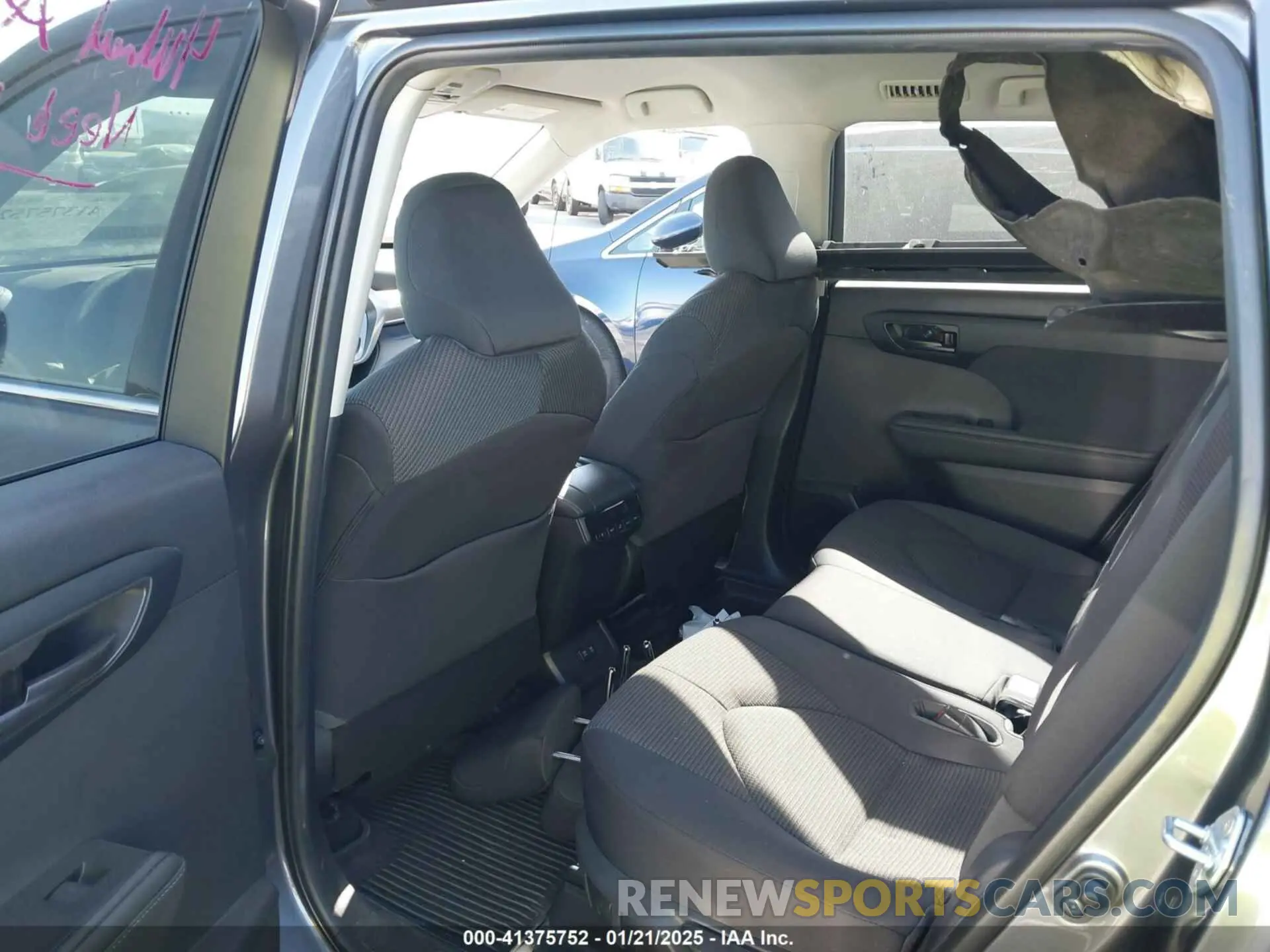 8 fotografías del automóvil dañado 5TDCZRAH4LS505911 TOYOTA HIGHLANDER 2020