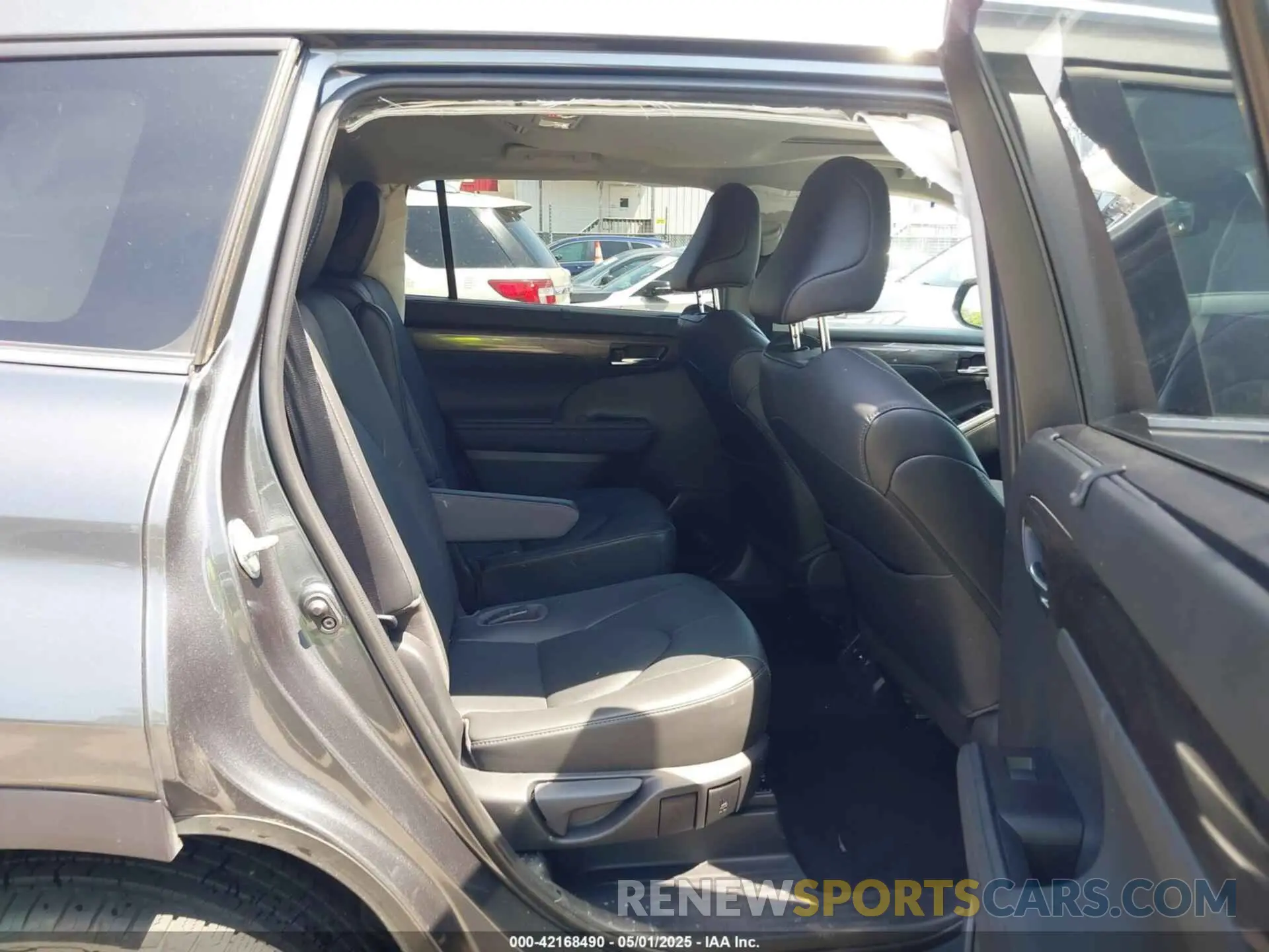 8 fotografías del automóvil dañado 5TDDZRBH0LS012651 TOYOTA HIGHLANDER 2020