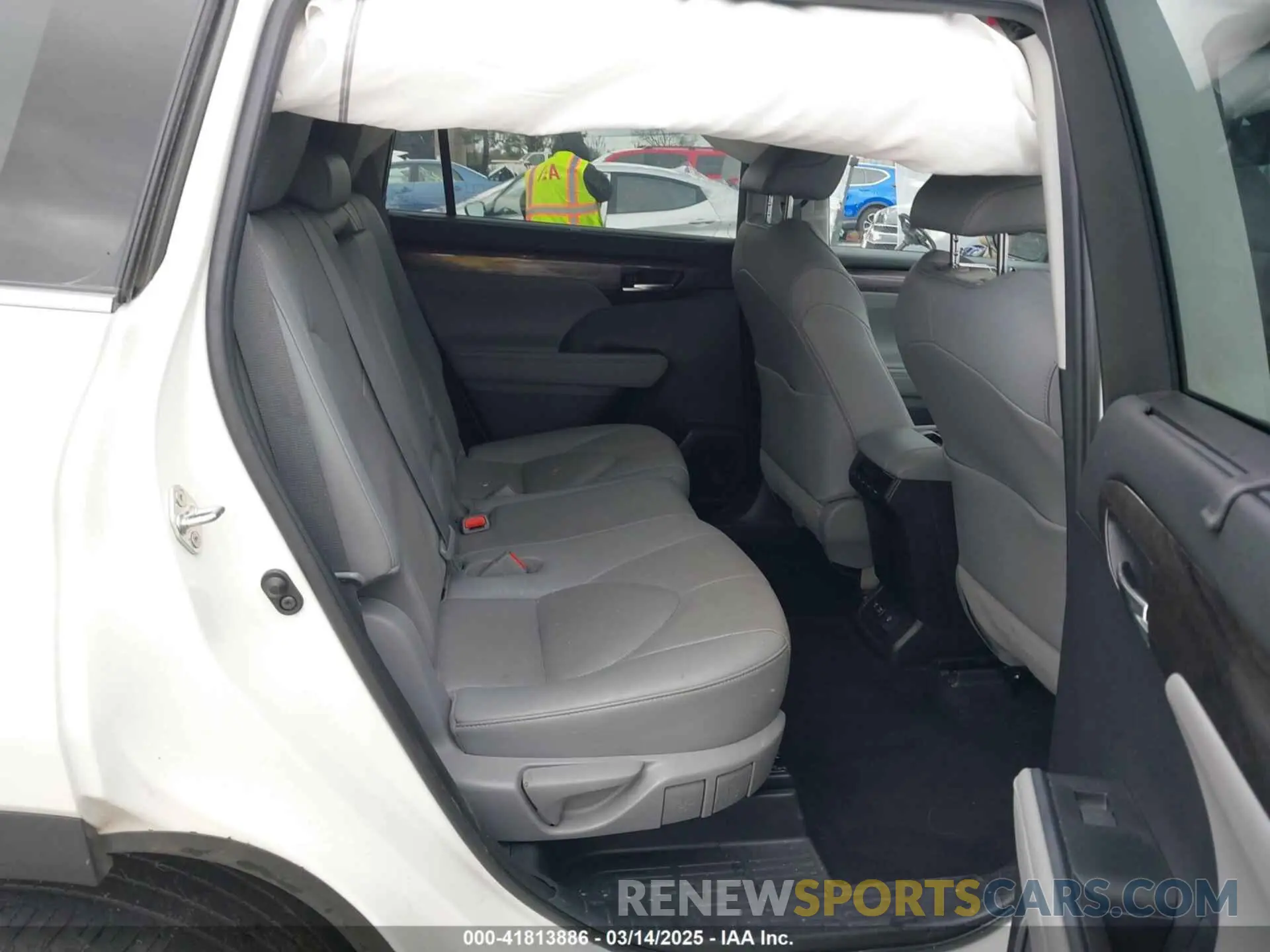 8 fotografías del automóvil dañado 5TDDZRBH4LS044504 TOYOTA HIGHLANDER 2020