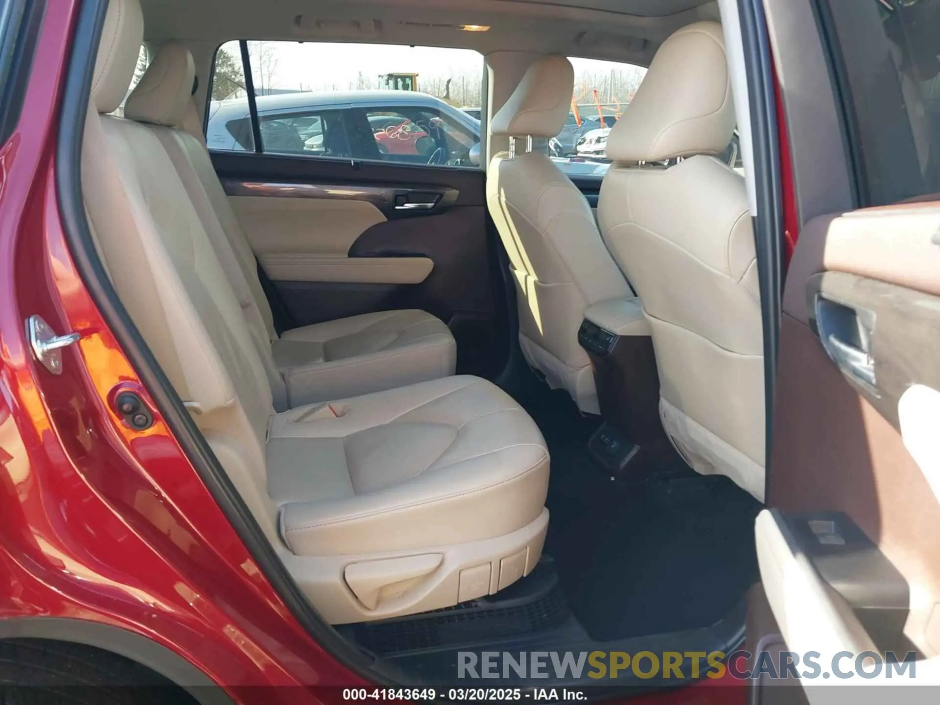 8 fotografías del automóvil dañado 5TDEBRCH8LS005843 TOYOTA HIGHLANDER 2020