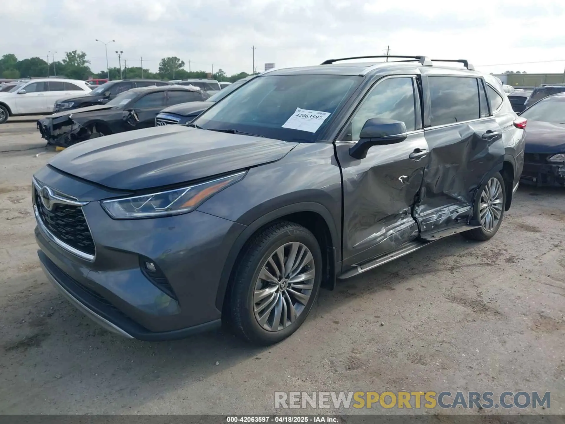 2 fotografías del automóvil dañado 5TDFZRAH4LS024733 TOYOTA HIGHLANDER 2020