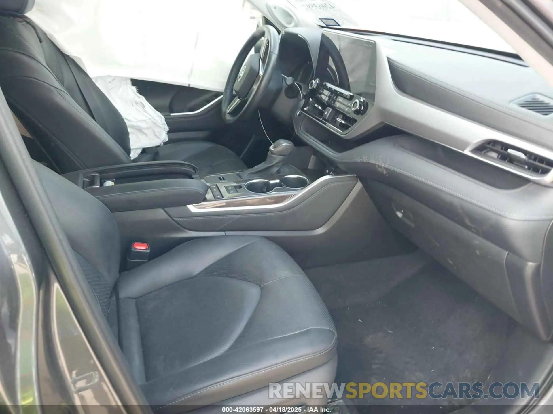 5 fotografías del automóvil dañado 5TDFZRAH4LS024733 TOYOTA HIGHLANDER 2020