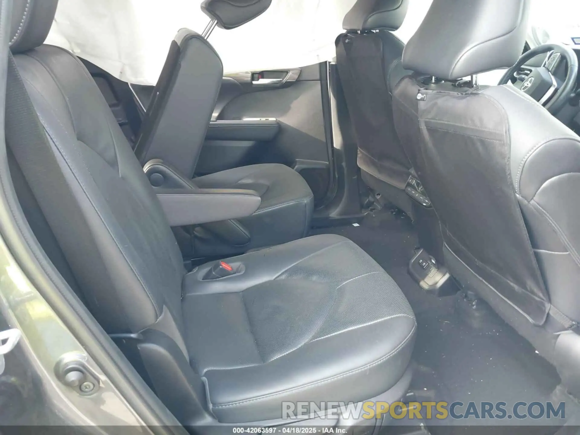 8 fotografías del automóvil dañado 5TDFZRAH4LS024733 TOYOTA HIGHLANDER 2020