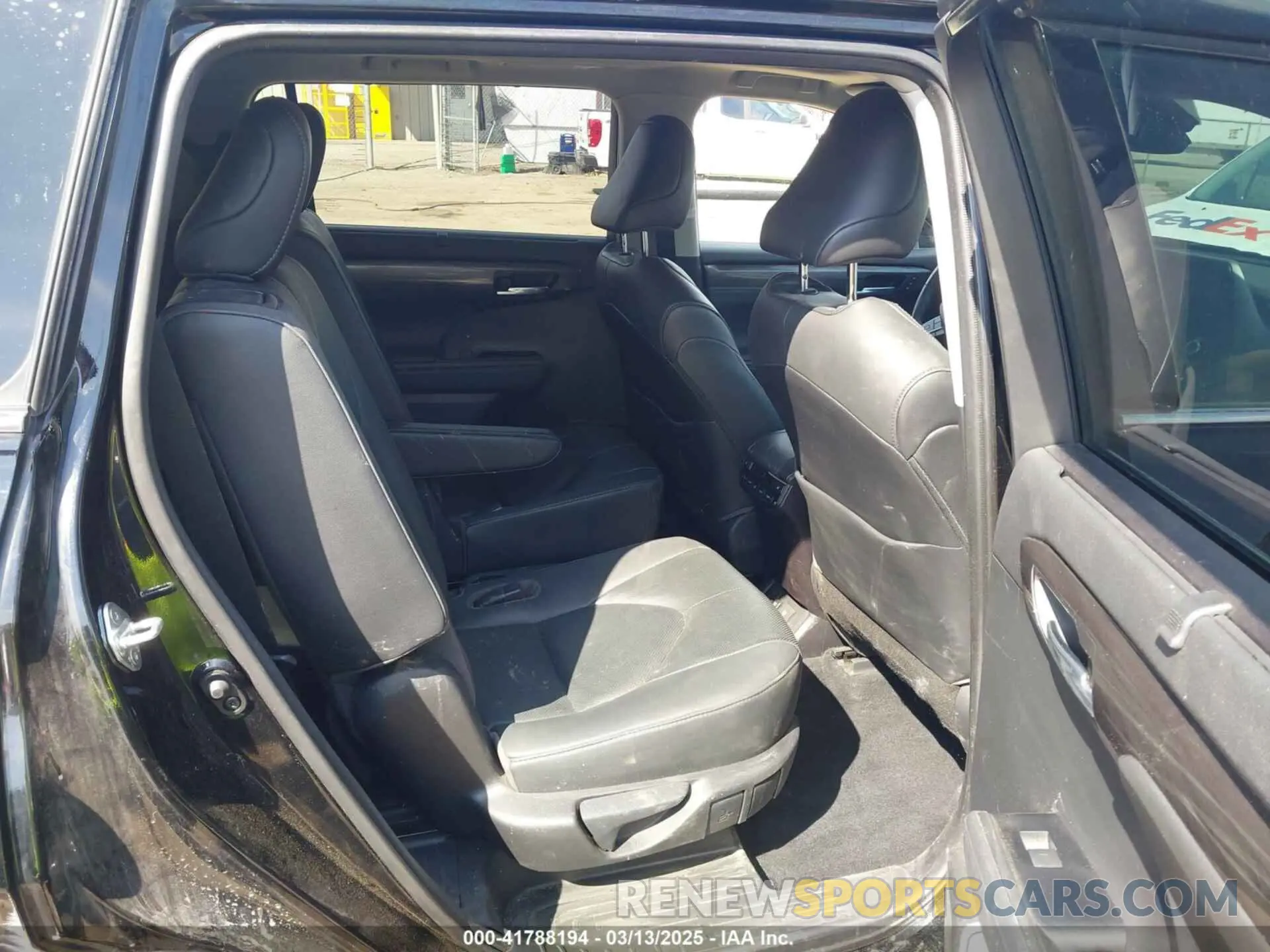 8 fotografías del automóvil dañado 5TDFZRBH2LS034921 TOYOTA HIGHLANDER 2020
