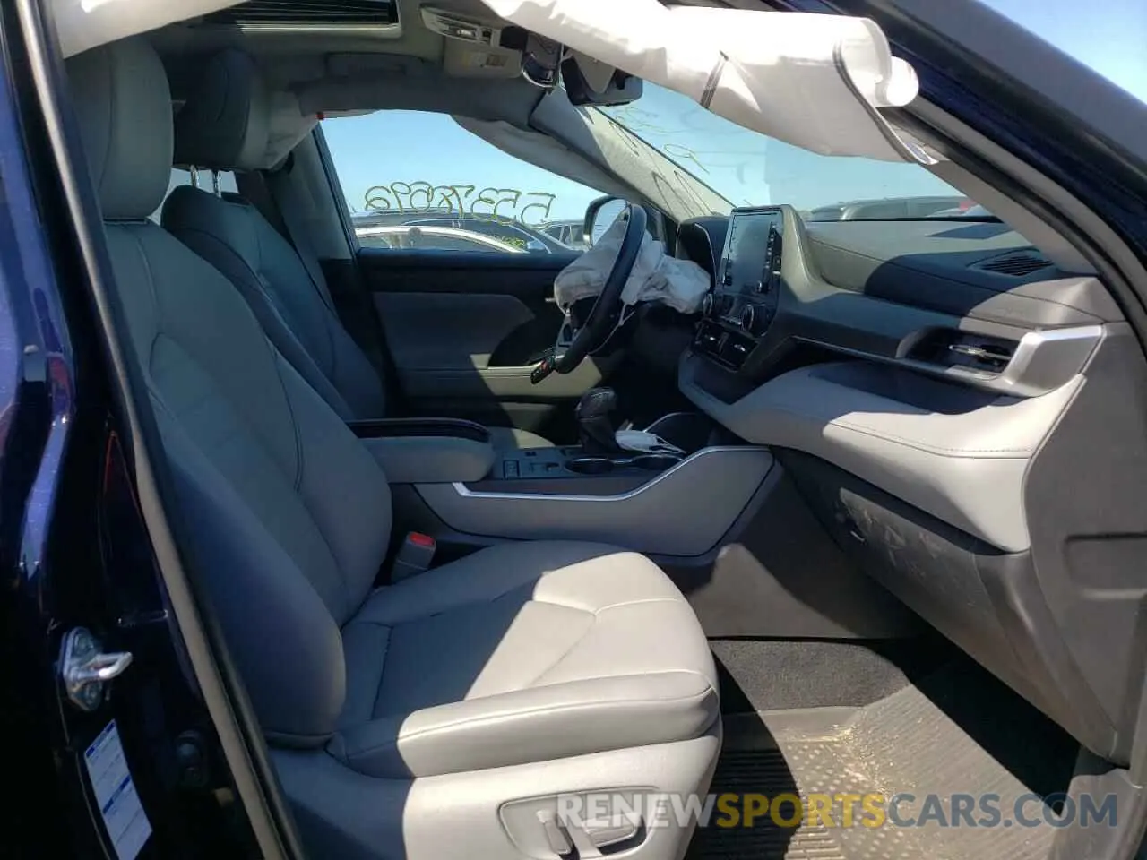 5 fotografías del automóvil dañado 5TDGBRCH2LS510236 TOYOTA HIGHLANDER 2020