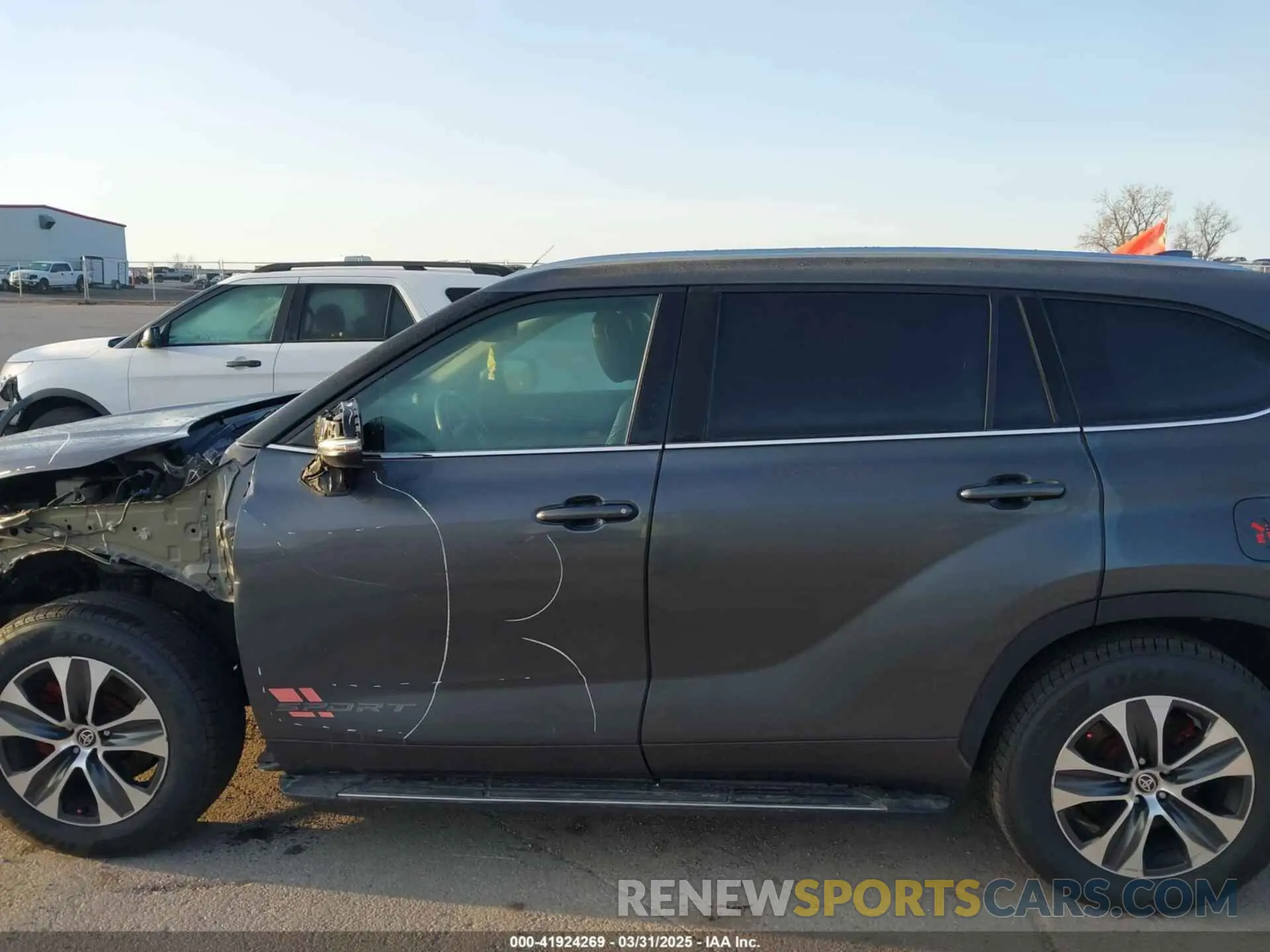 14 fotografías del automóvil dañado 5TDGZRAH1LS005822 TOYOTA HIGHLANDER 2020
