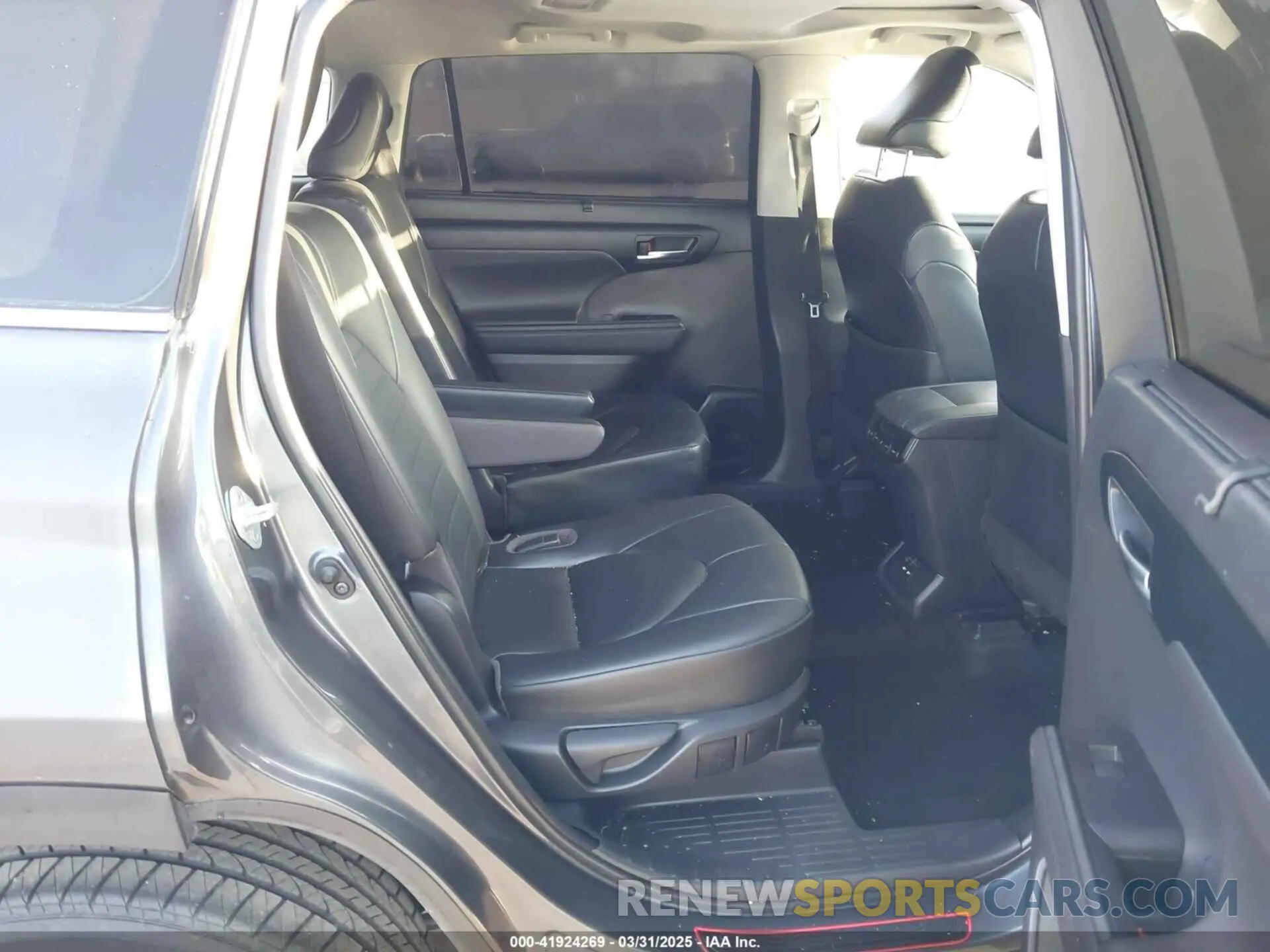 8 fotografías del automóvil dañado 5TDGZRAH1LS005822 TOYOTA HIGHLANDER 2020