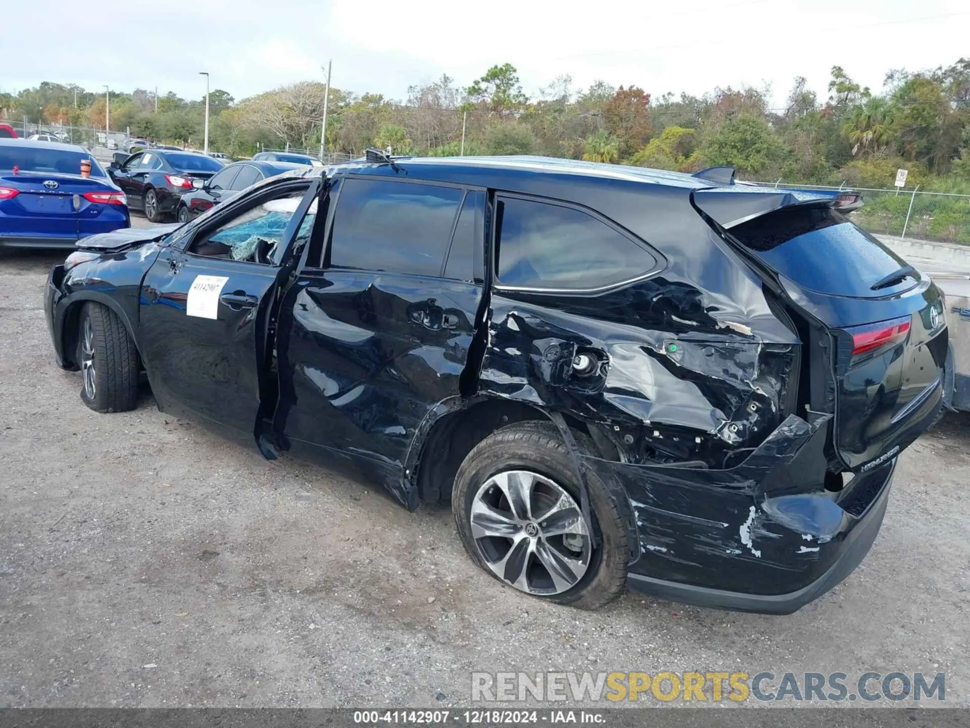 3 fotografías del automóvil dañado 5TDGZRAH3LS503715 TOYOTA HIGHLANDER 2020