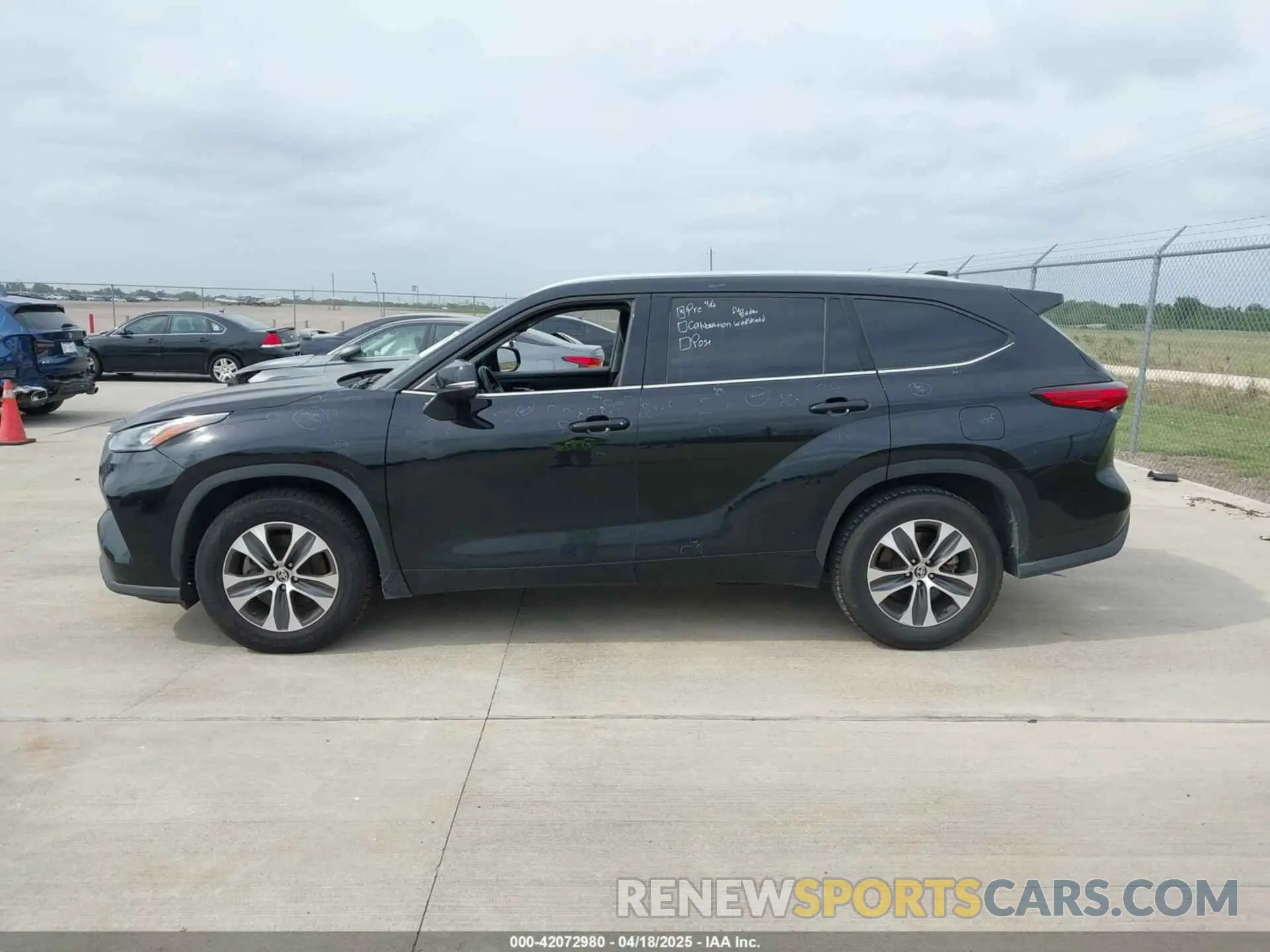 14 fotografías del automóvil dañado 5TDGZRAH3LS504430 TOYOTA HIGHLANDER 2020
