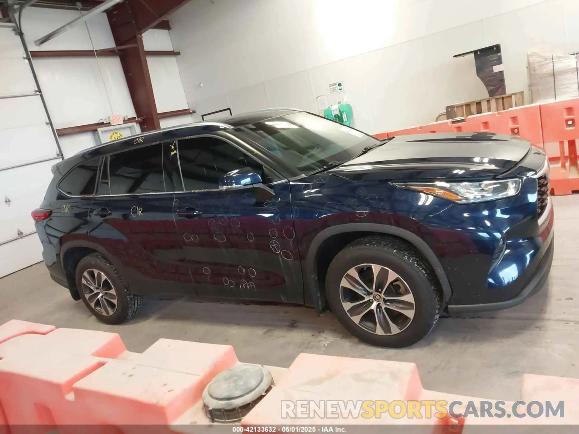 13 fotografías del automóvil dañado 5TDGZRBH0LS024229 TOYOTA HIGHLANDER 2020