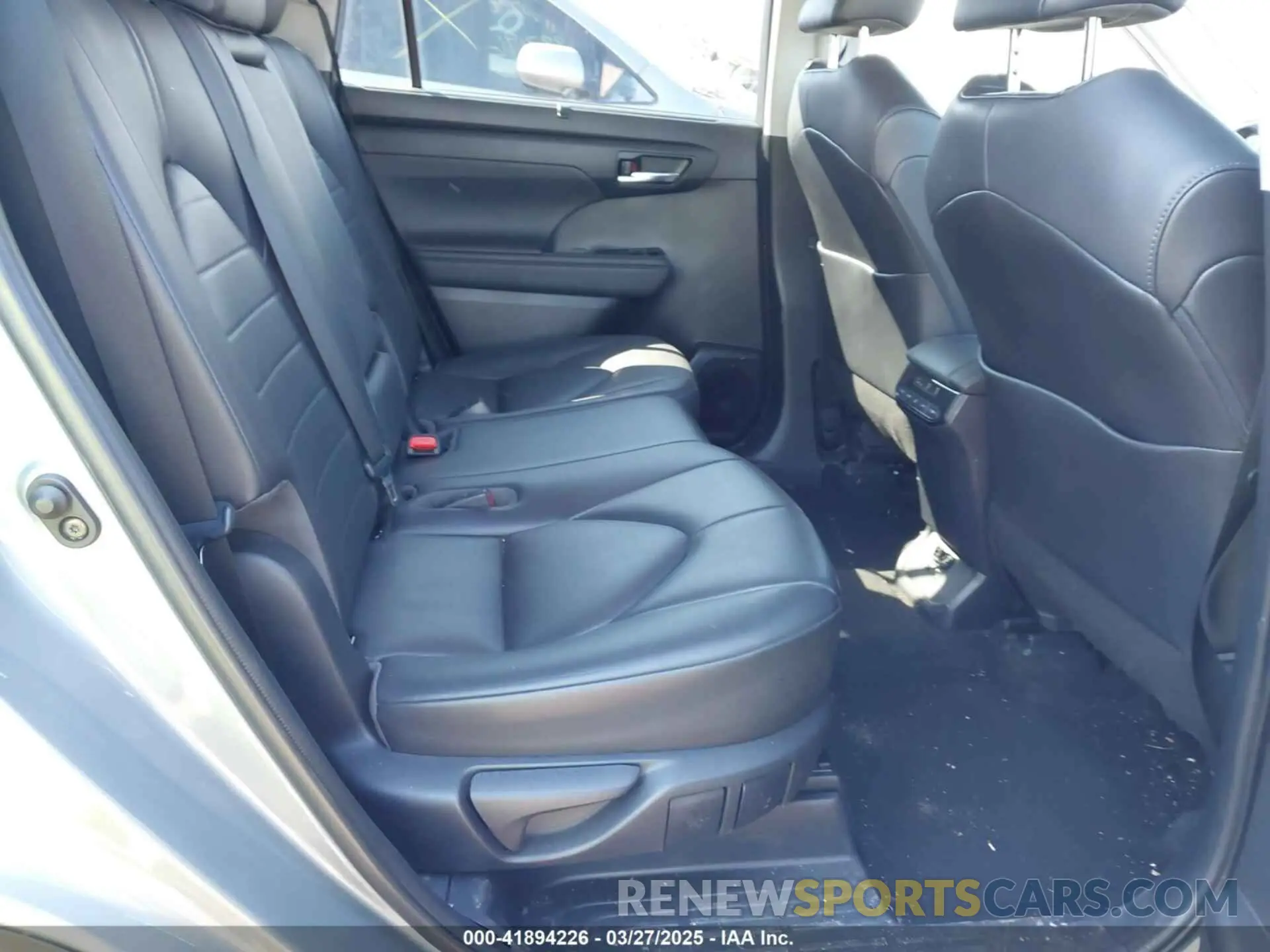 8 fotografías del automóvil dañado 5TDGZRBH2LS021333 TOYOTA HIGHLANDER 2020