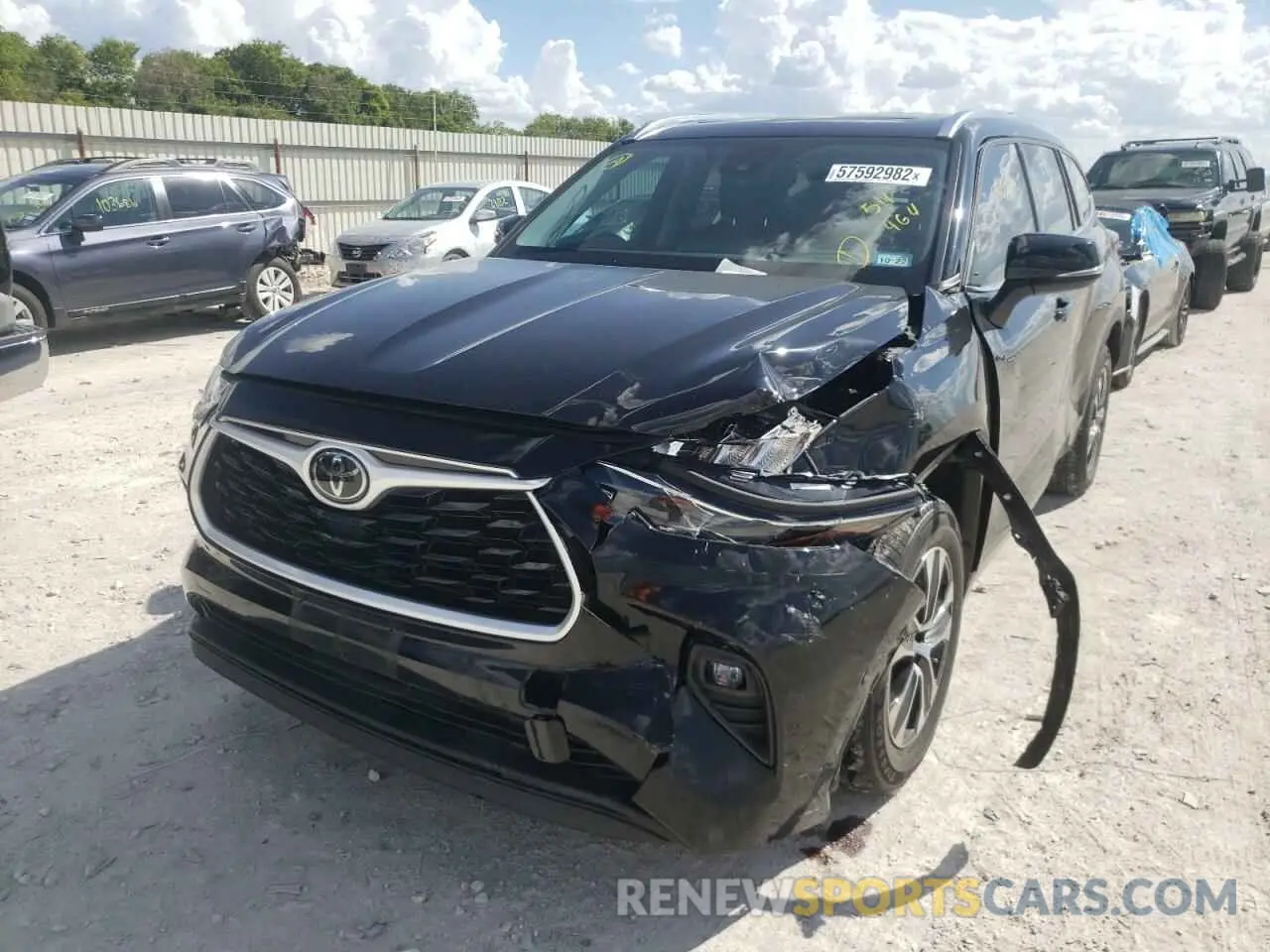 2 fotografías del automóvil dañado 5TDGZRBH2LS511464 TOYOTA HIGHLANDER 2020