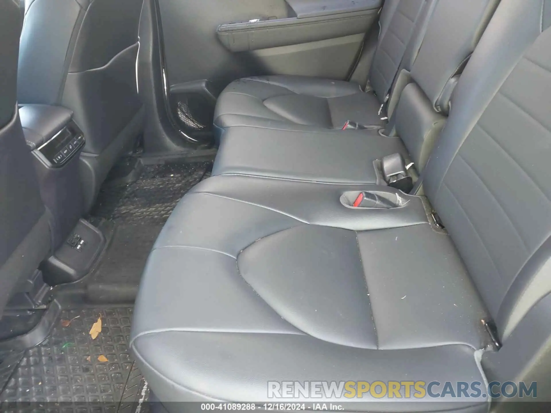 8 fotografías del automóvil dañado 5TDGZRBH9LS501787 TOYOTA HIGHLANDER 2020