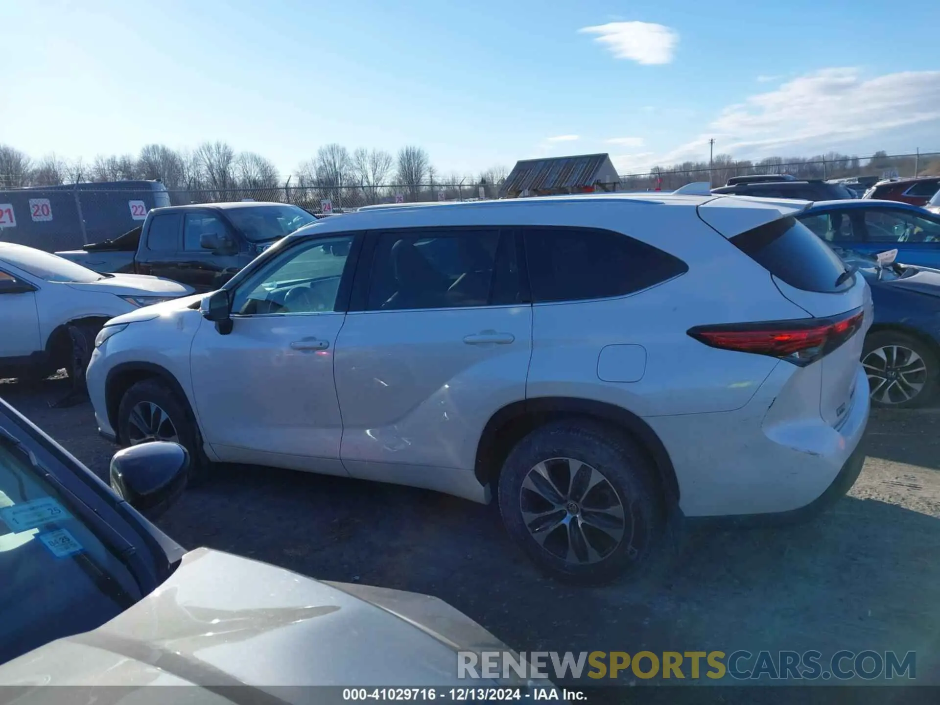 14 fotografías del automóvil dañado 5TDGZRBH9LS508688 TOYOTA HIGHLANDER 2020