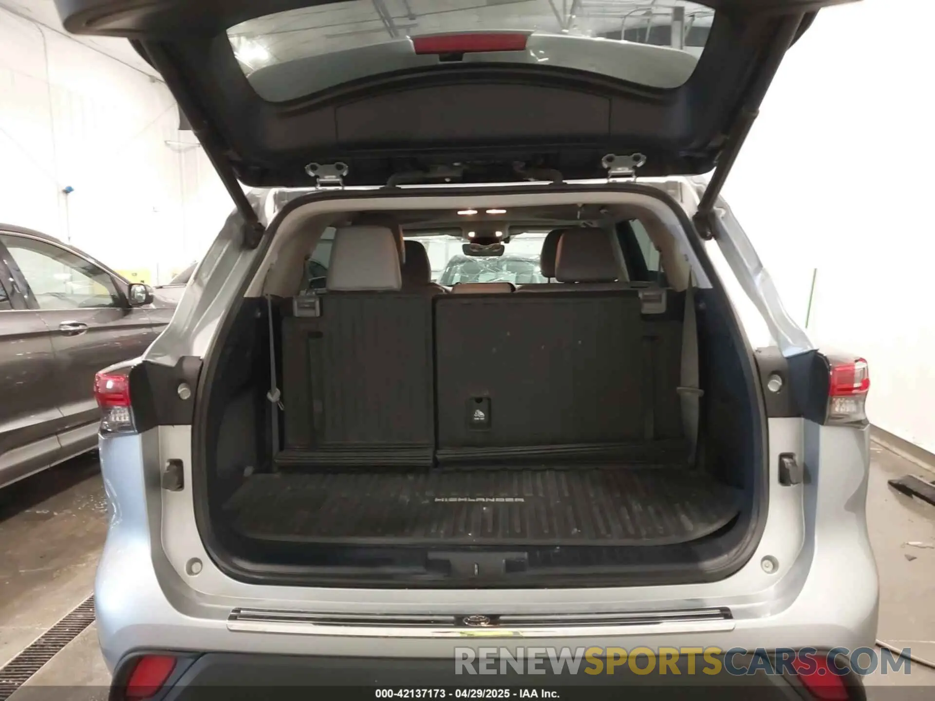 17 fotografías del automóvil dañado 5TDHBRCH0LS514290 TOYOTA HIGHLANDER 2020