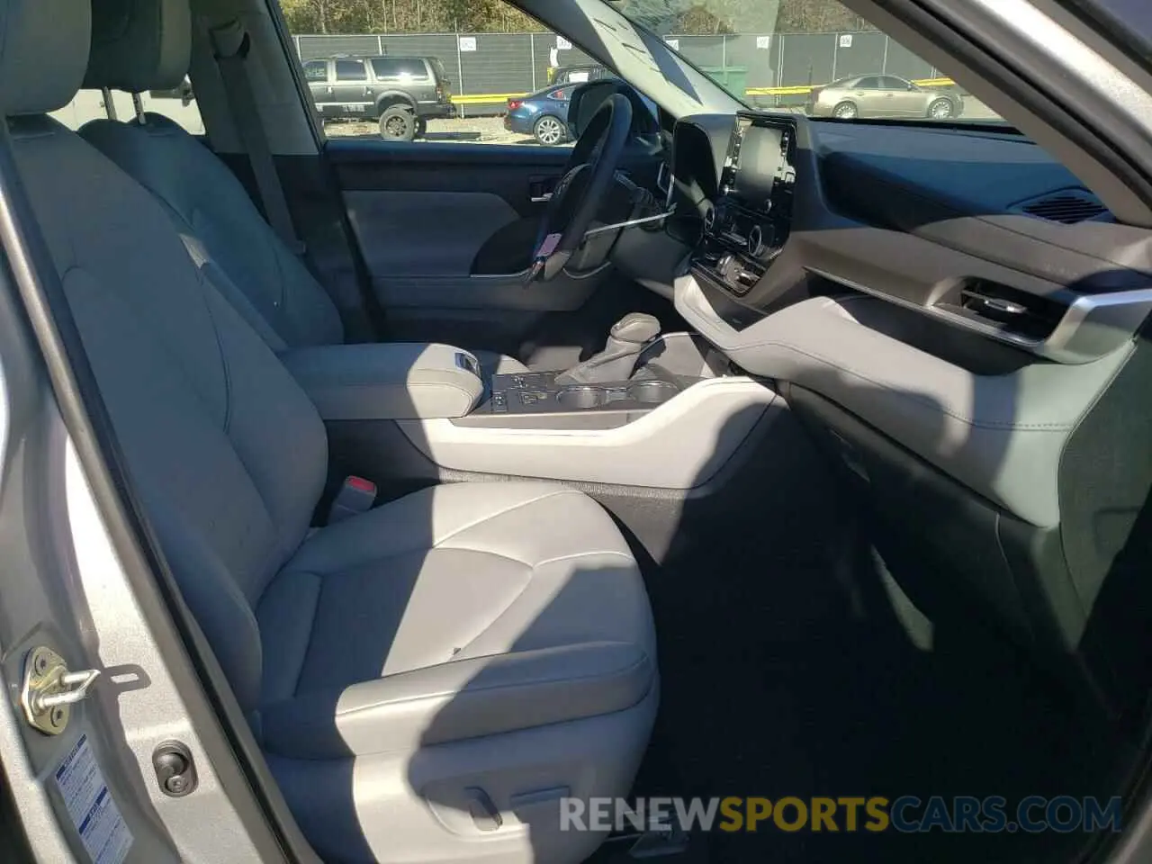 5 fotografías del automóvil dañado 5TDHBRCH2LS503677 TOYOTA HIGHLANDER 2020