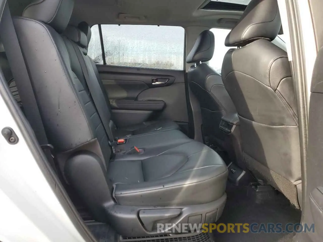 11 fotografías del automóvil dañado 5TDHBRCH3LS500738 TOYOTA HIGHLANDER 2020