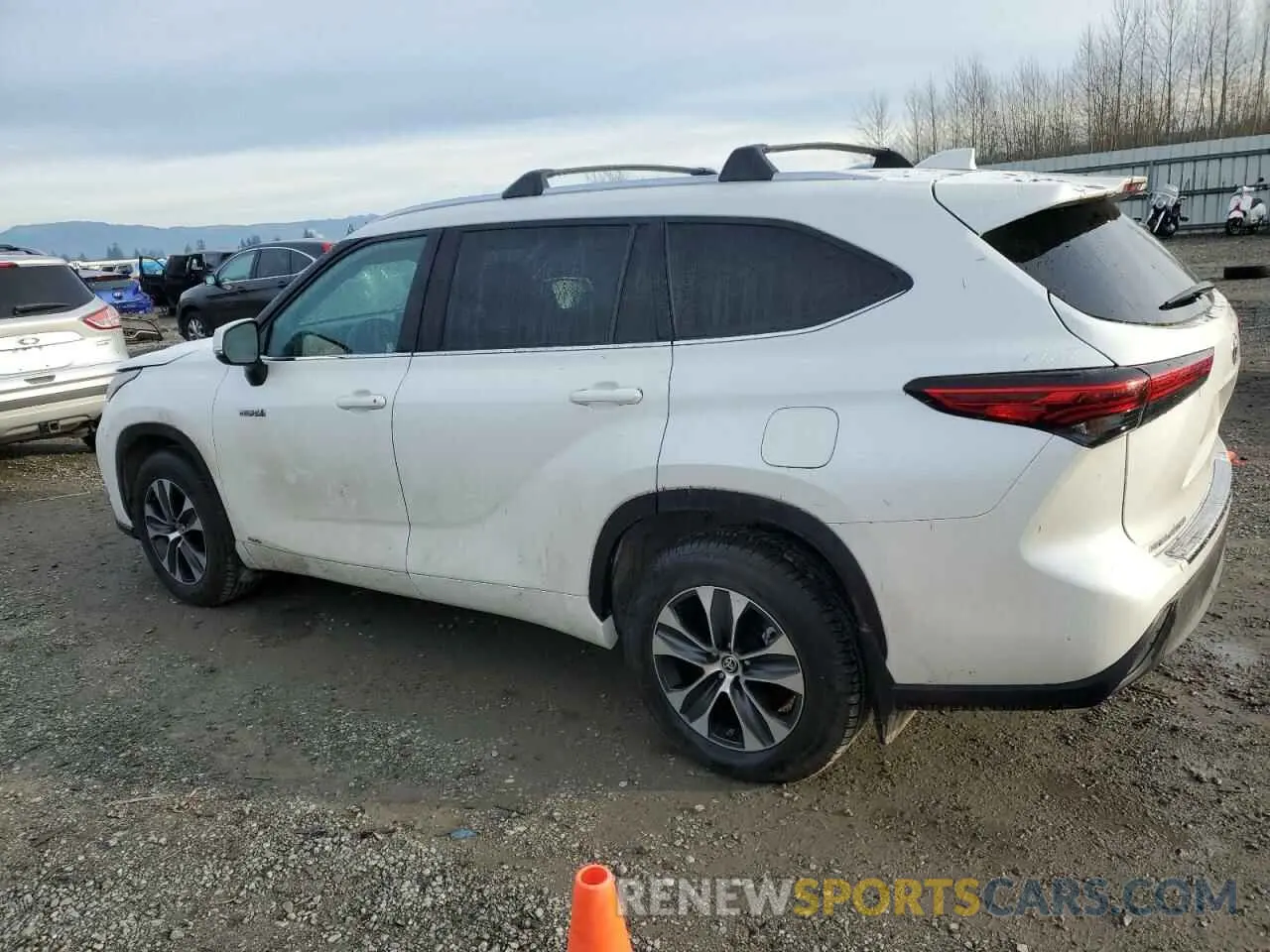 2 fotografías del automóvil dañado 5TDHBRCH3LS500738 TOYOTA HIGHLANDER 2020