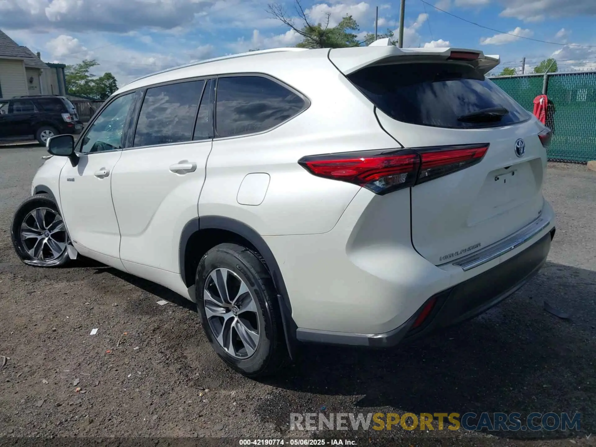 3 fotografías del automóvil dañado 5TDHBRCH3LS510590 TOYOTA HIGHLANDER 2020