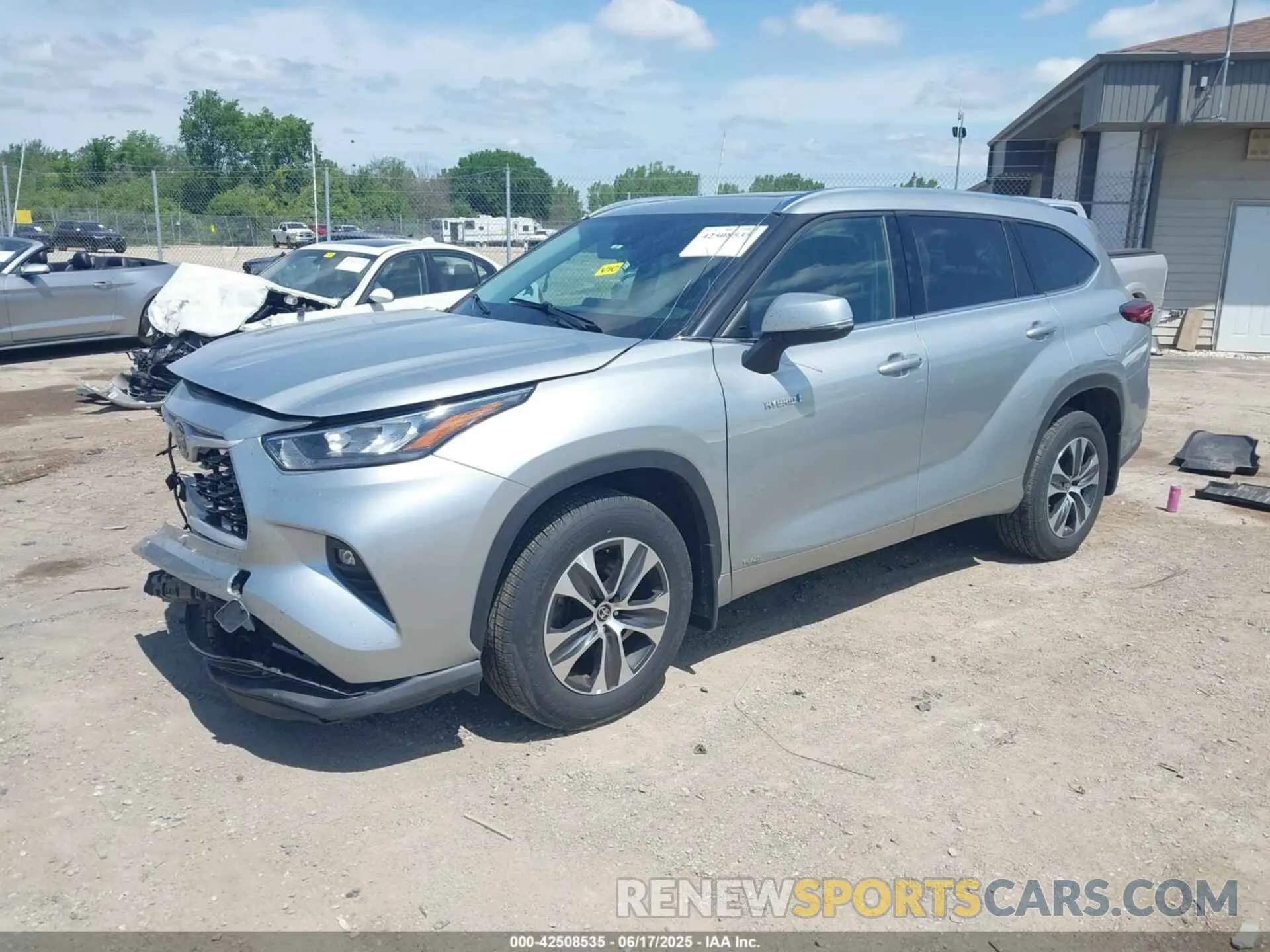 2 fotografías del automóvil dañado 5TDHBRCH9LS502798 TOYOTA HIGHLANDER 2020