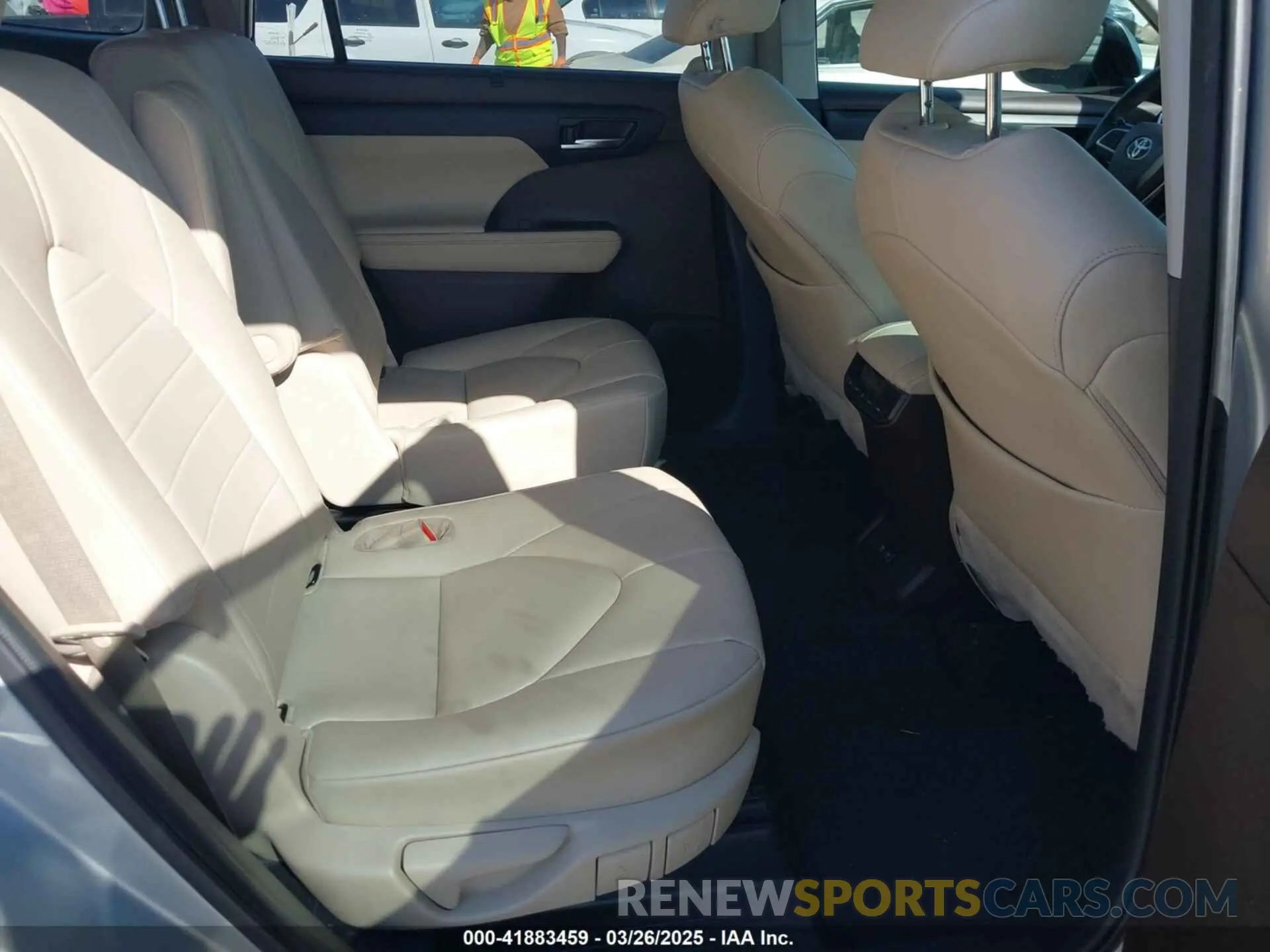 8 fotografías del automóvil dañado 5TDHZRAH1LS511607 TOYOTA HIGHLANDER 2020