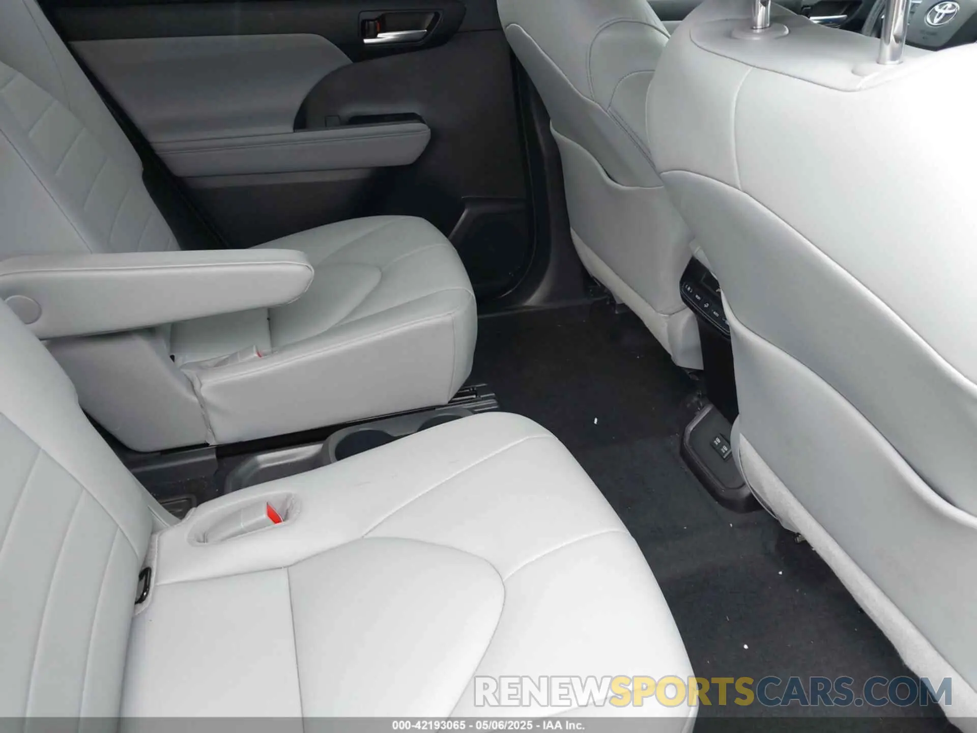 8 fotografías del automóvil dañado 5TDHZRBH1LS024941 TOYOTA HIGHLANDER 2020