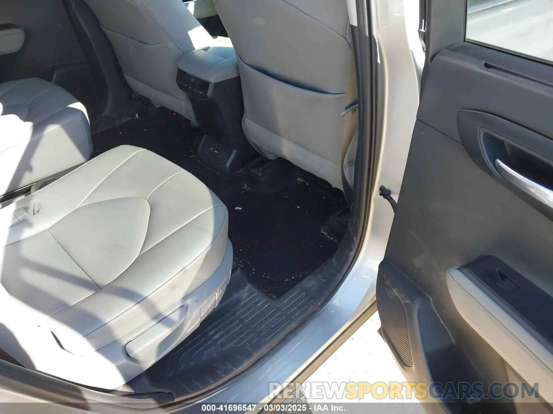 8 fotografías del automóvil dañado 5TDHZRBH4LS003176 TOYOTA HIGHLANDER 2020