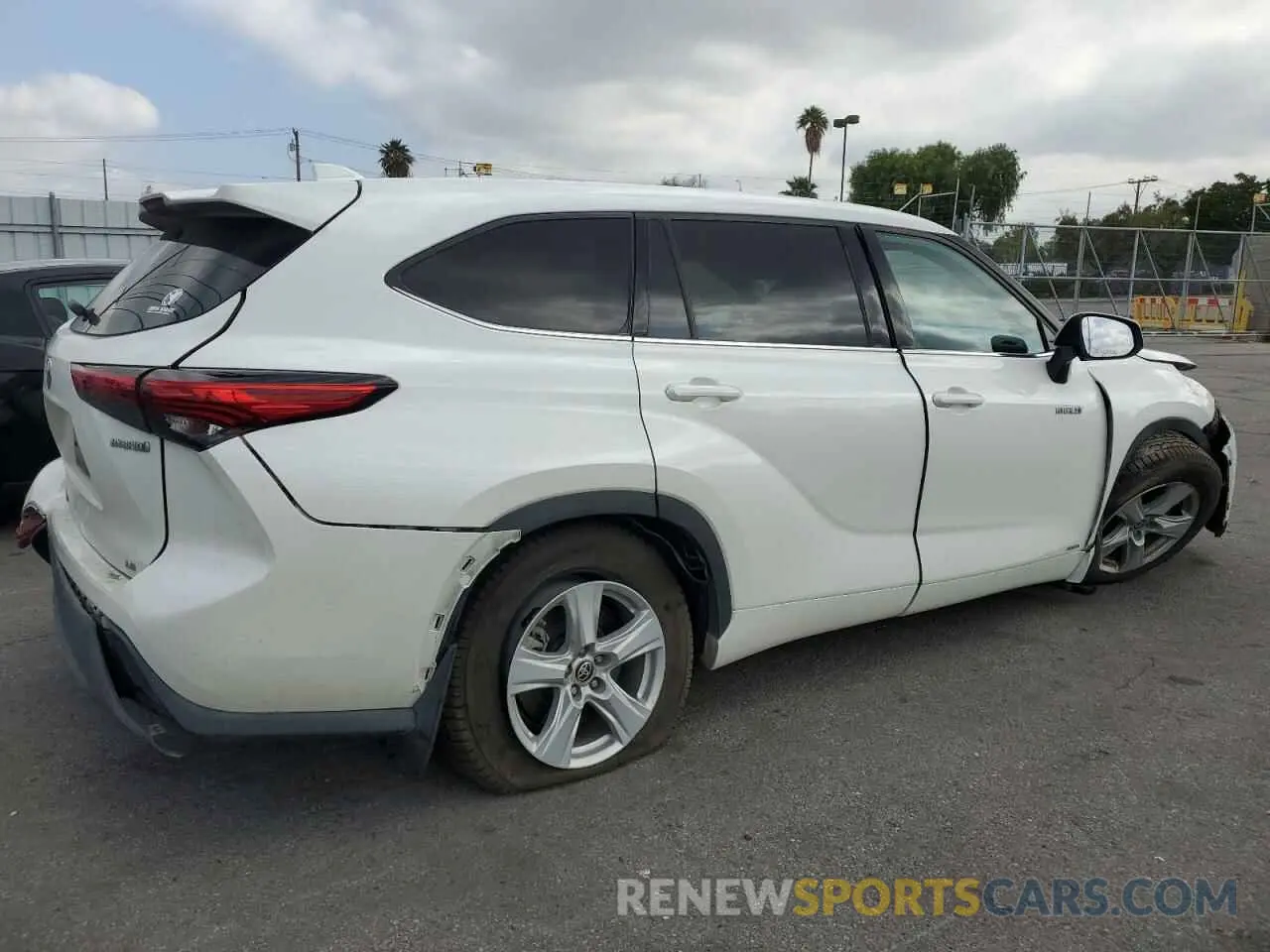 3 fotografías del automóvil dañado 5TDBBRCH2MS520387 TOYOTA HIGHLANDER 2021