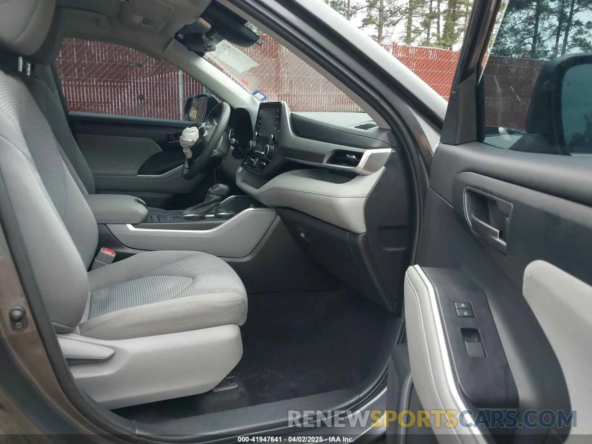 5 fotografías del automóvil dañado 5TDCZRAH2MS055113 TOYOTA HIGHLANDER 2021