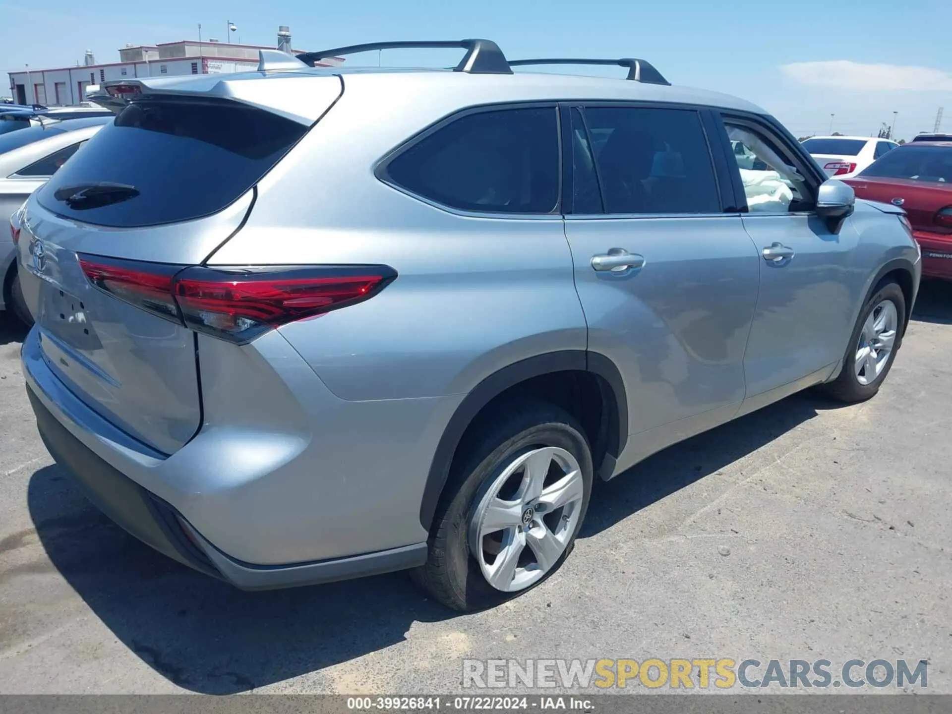 4 fotografías del automóvil dañado 5TDCZRAH2MS523518 TOYOTA HIGHLANDER 2021