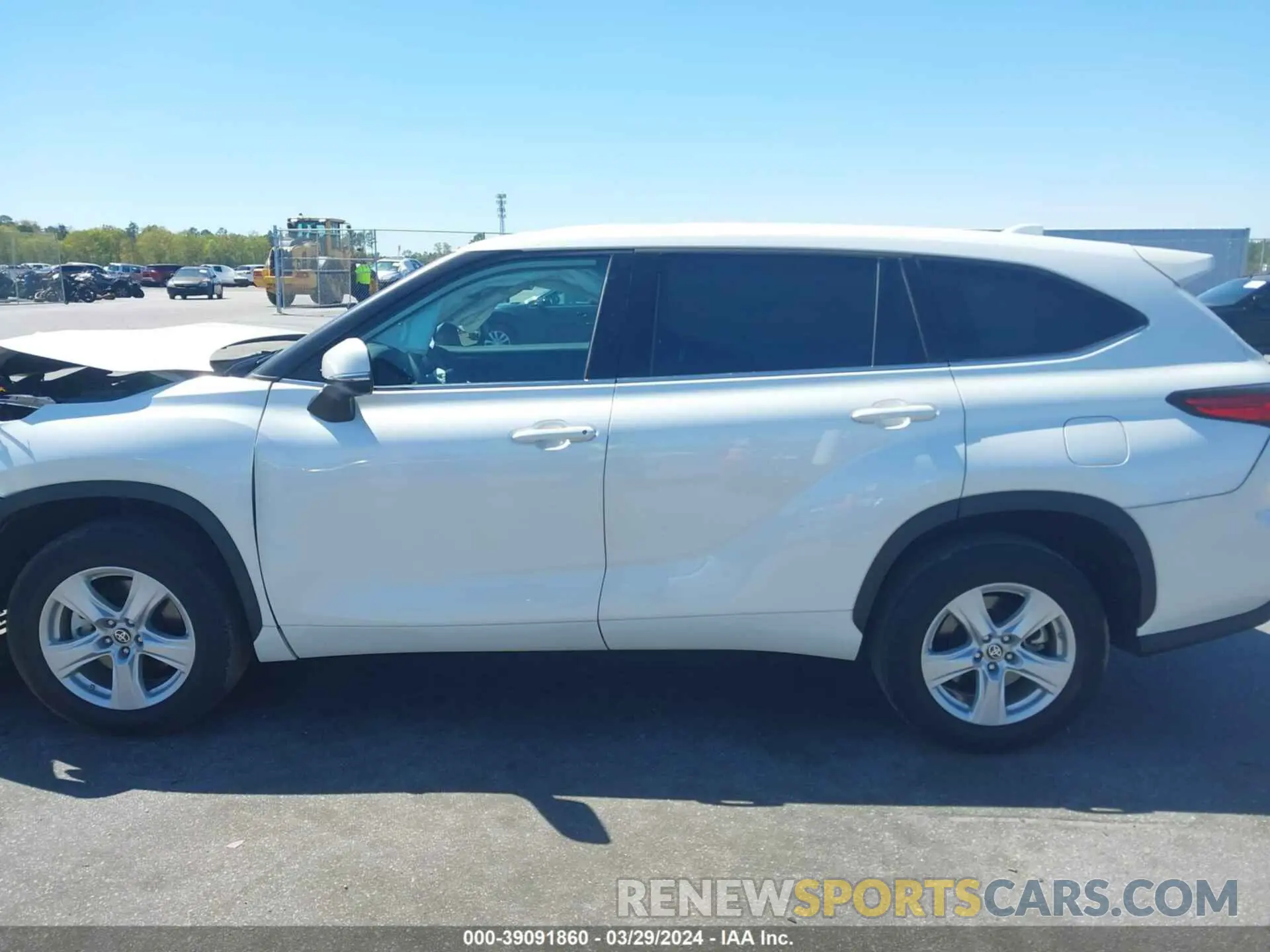 14 fotografías del automóvil dañado 5TDCZRAH9MS039328 TOYOTA HIGHLANDER 2021