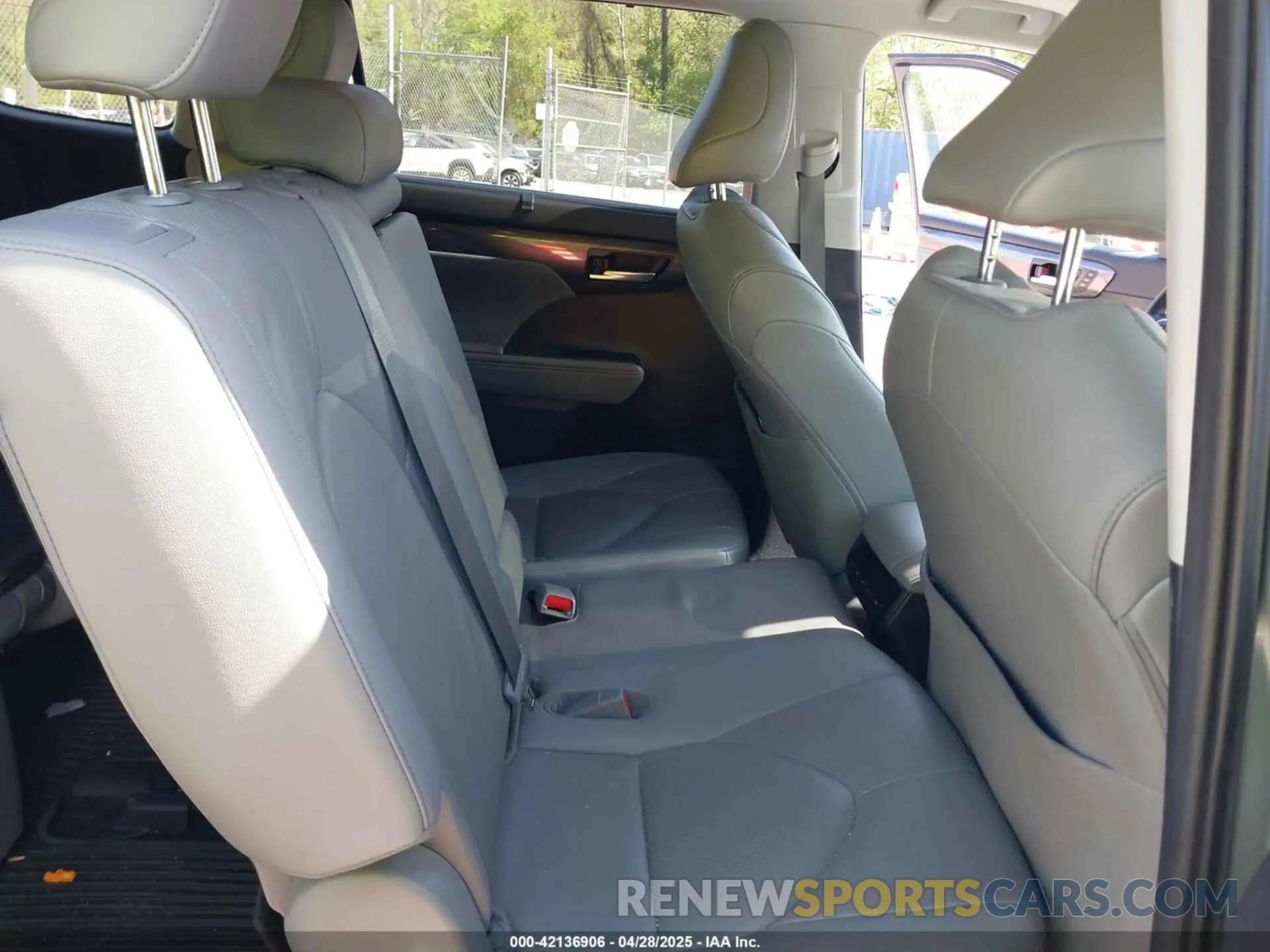 8 fotografías del automóvil dañado 5TDDBRCH4MS018716 TOYOTA HIGHLANDER 2021